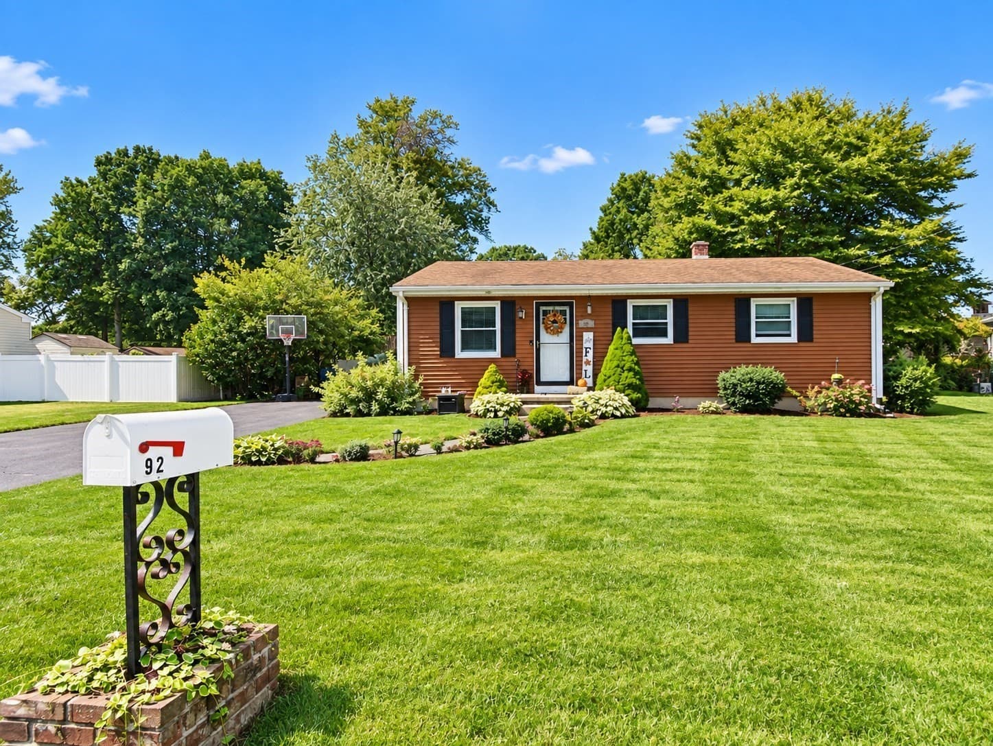 92 Louis Rd, Springfield MA 01118
