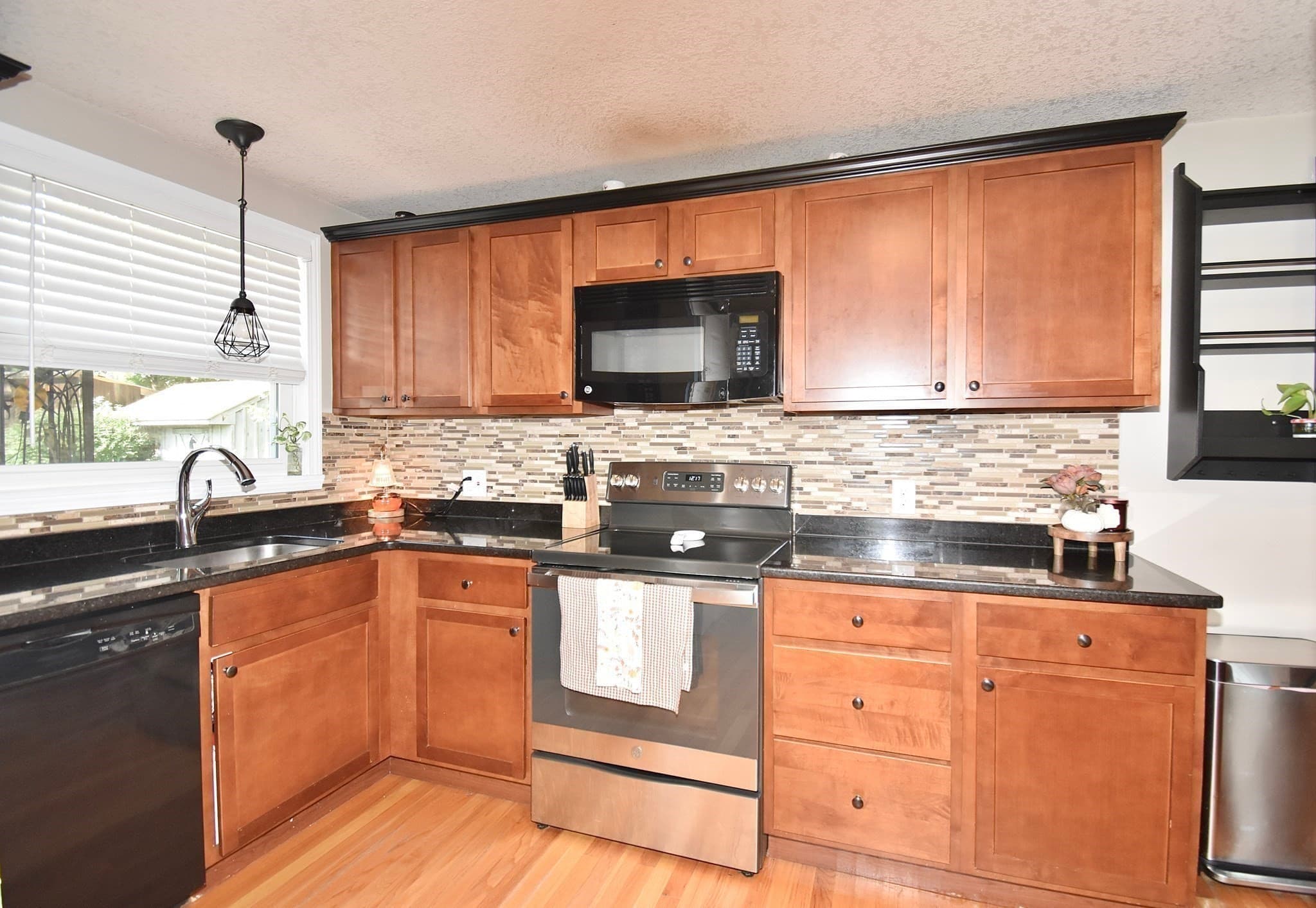 Single Family Residence at 92 Louis Rd, Springfield MA 01118, Springfield, photo 5 of 34