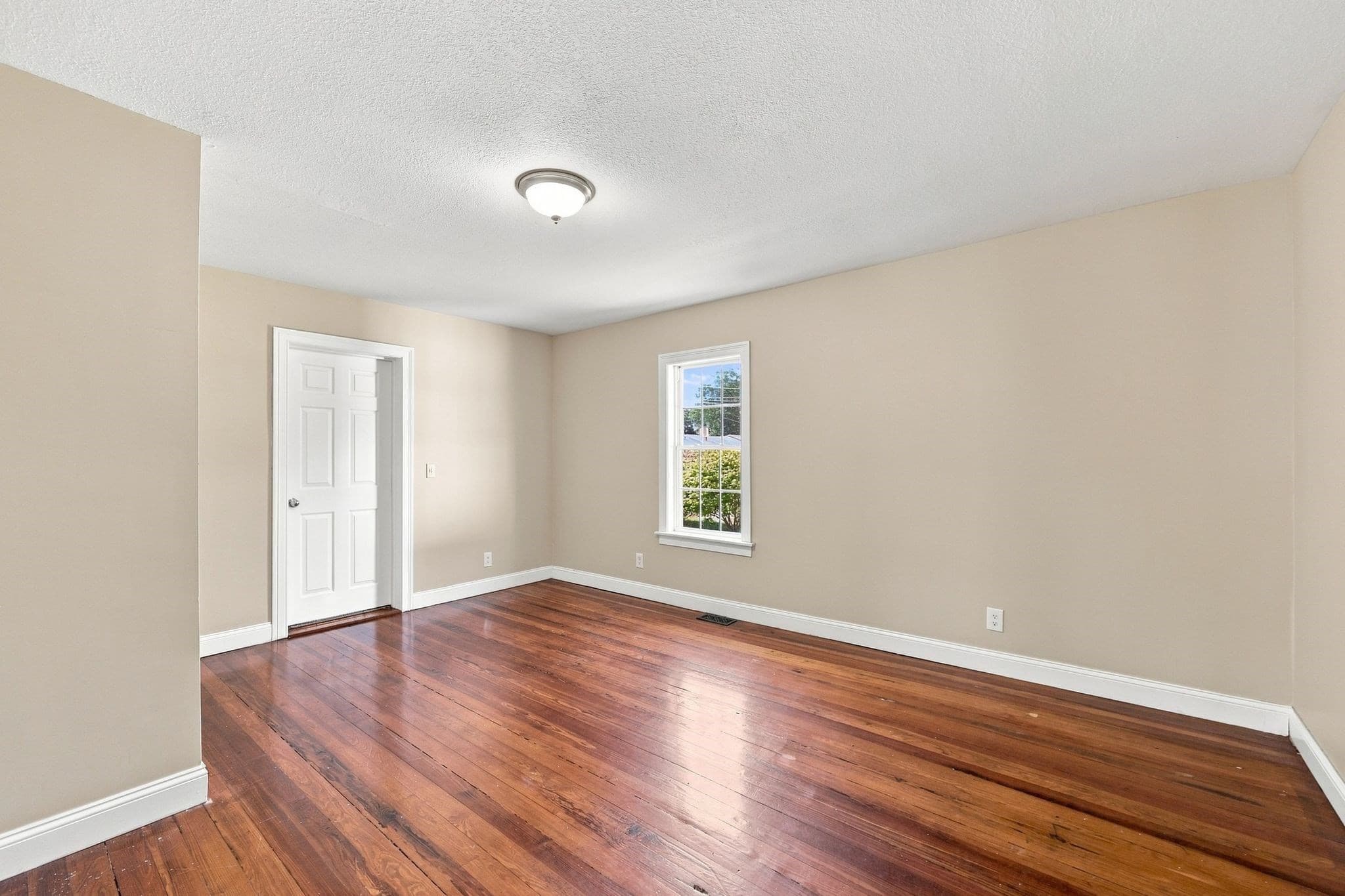 Single Family Residence at 8 Caddyshack Dr, Chicopee MA 01020, Chicopee, photo 16 of 42