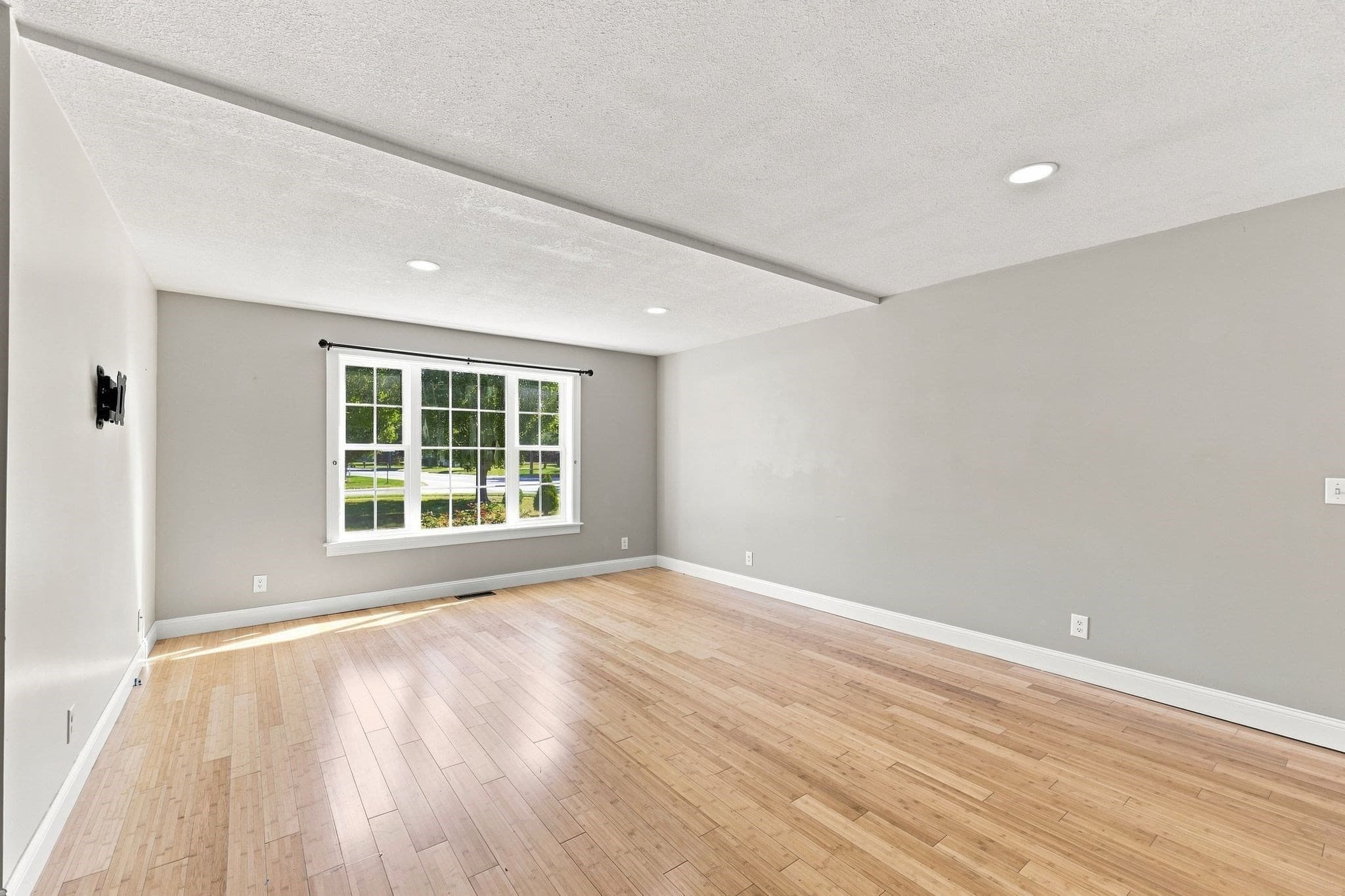 Single Family Residence at 8 Caddyshack Dr, Chicopee MA 01020, Chicopee, photo 12 of 42