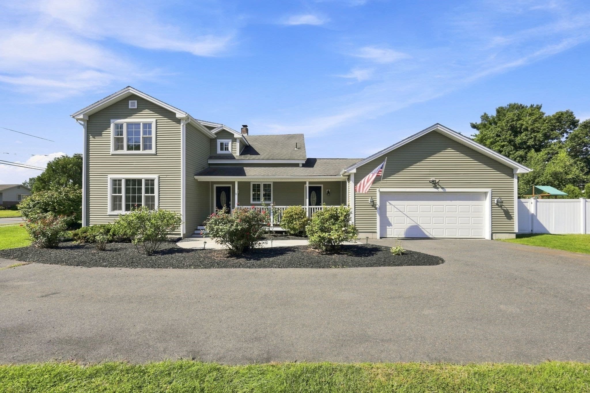 8 Caddyshack Dr, Chicopee MA 01020