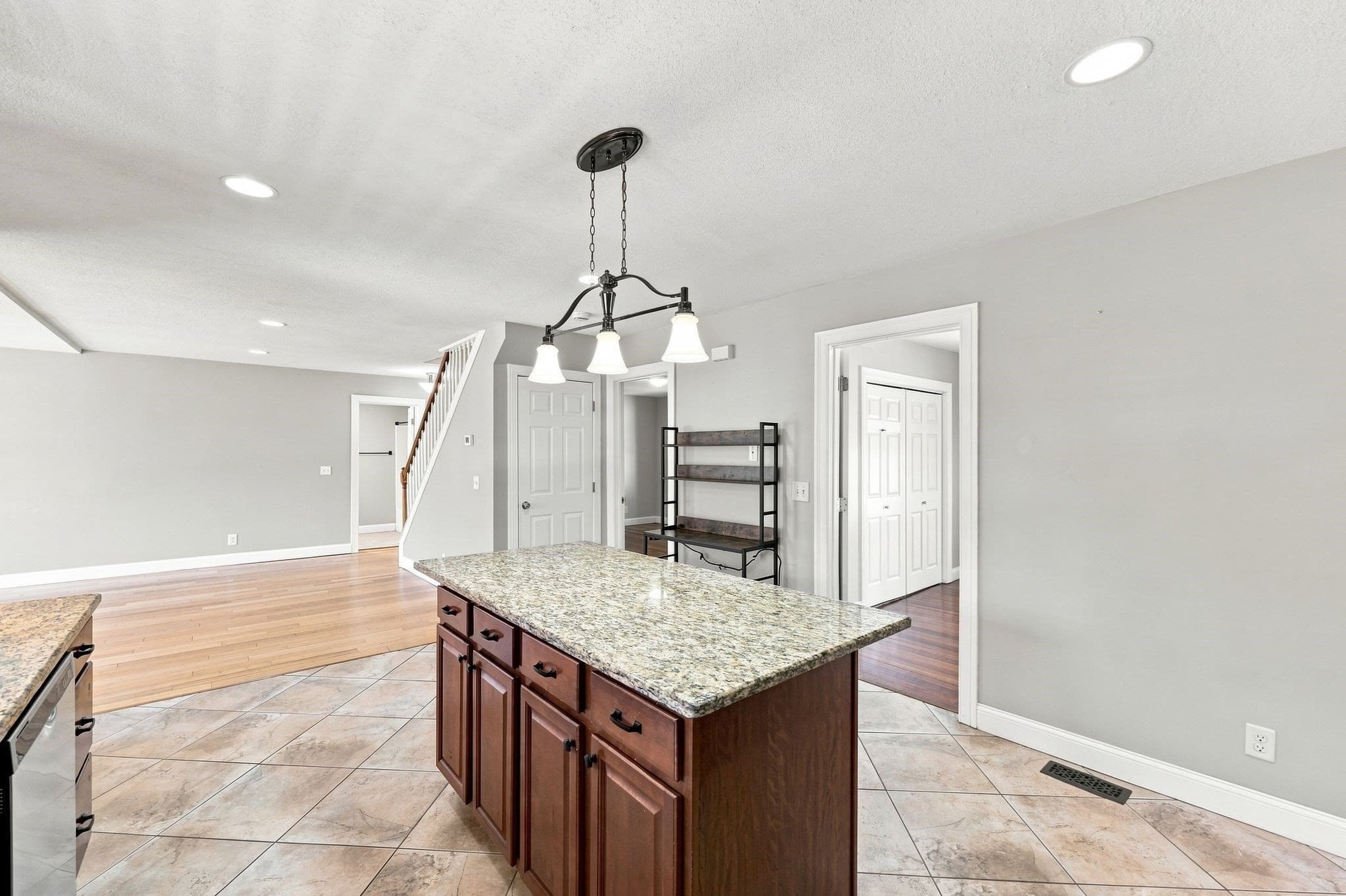 Single Family Residence at 8 Caddyshack Dr, Chicopee MA 01020, Chicopee, photo 9 of 42