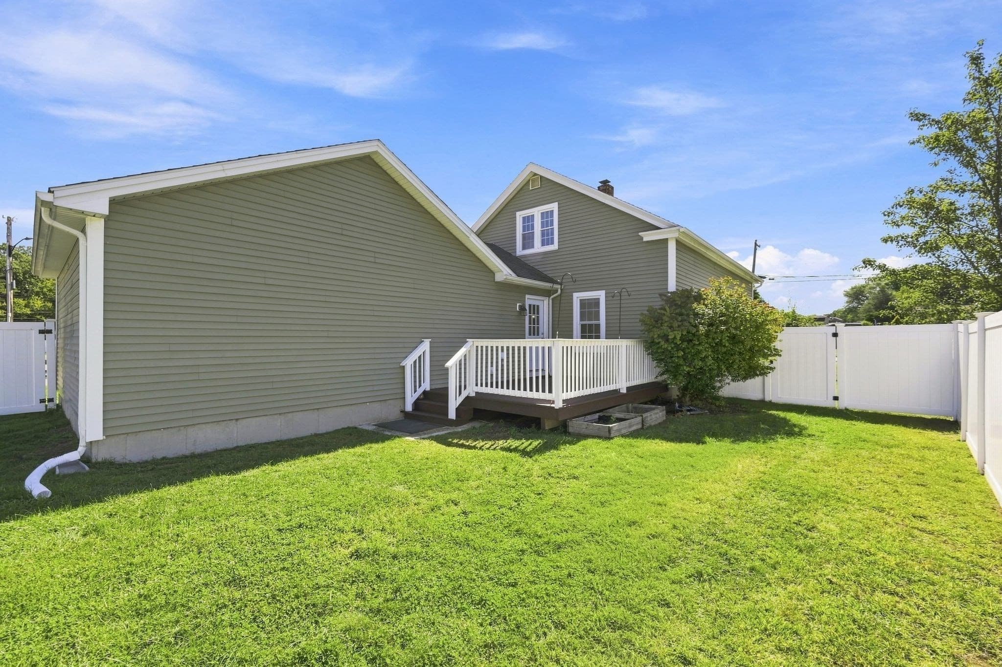 Single Family Residence at 8 Caddyshack Dr, Chicopee MA 01020, Chicopee, photo 37 of 42