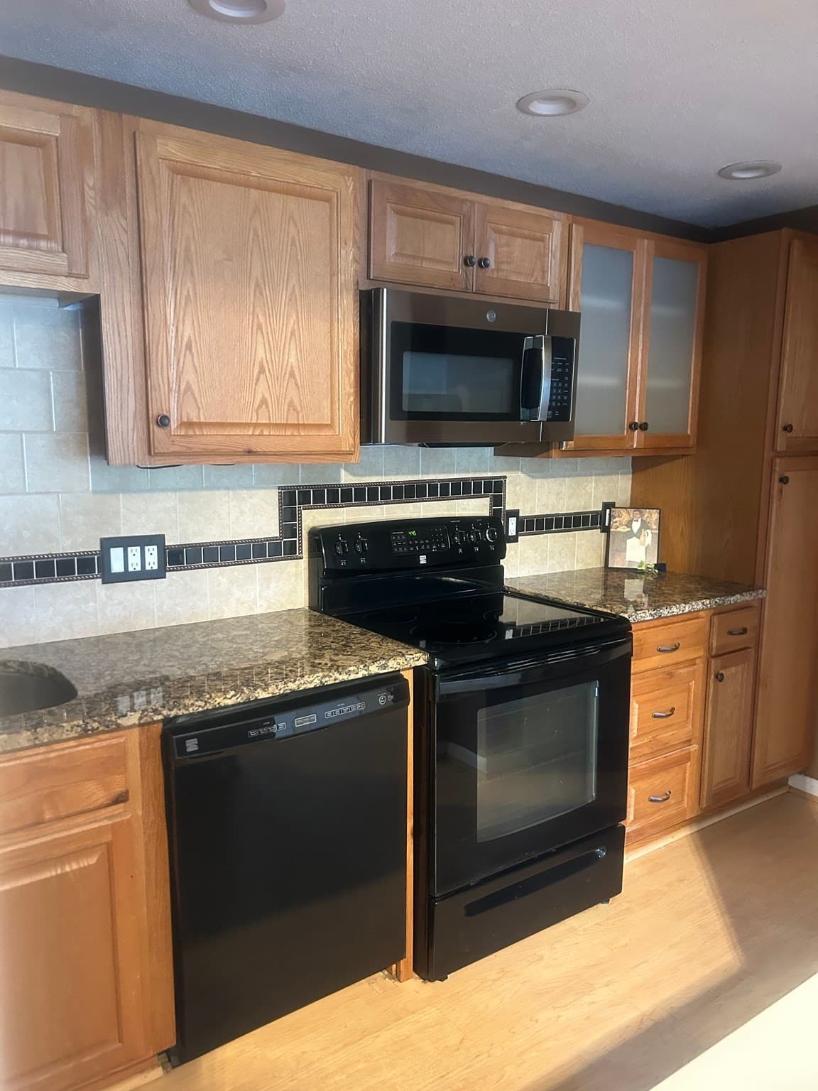 Condominium at 8 Hallmark Gdns # 5, Burlington MA 01803, Burlington, photo 2 of 16