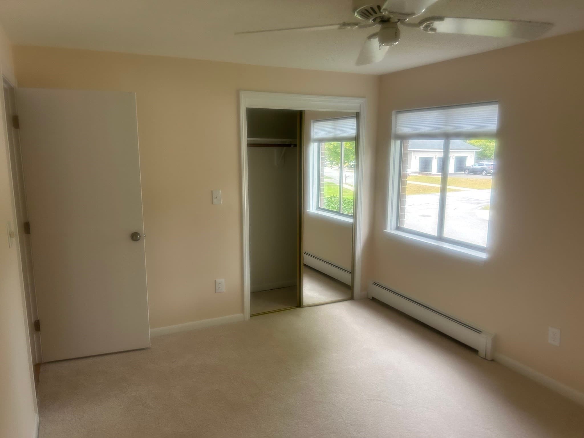 Condominium at 8 Hallmark Gdns # 5, Burlington MA 01803, Burlington, photo 7 of 16