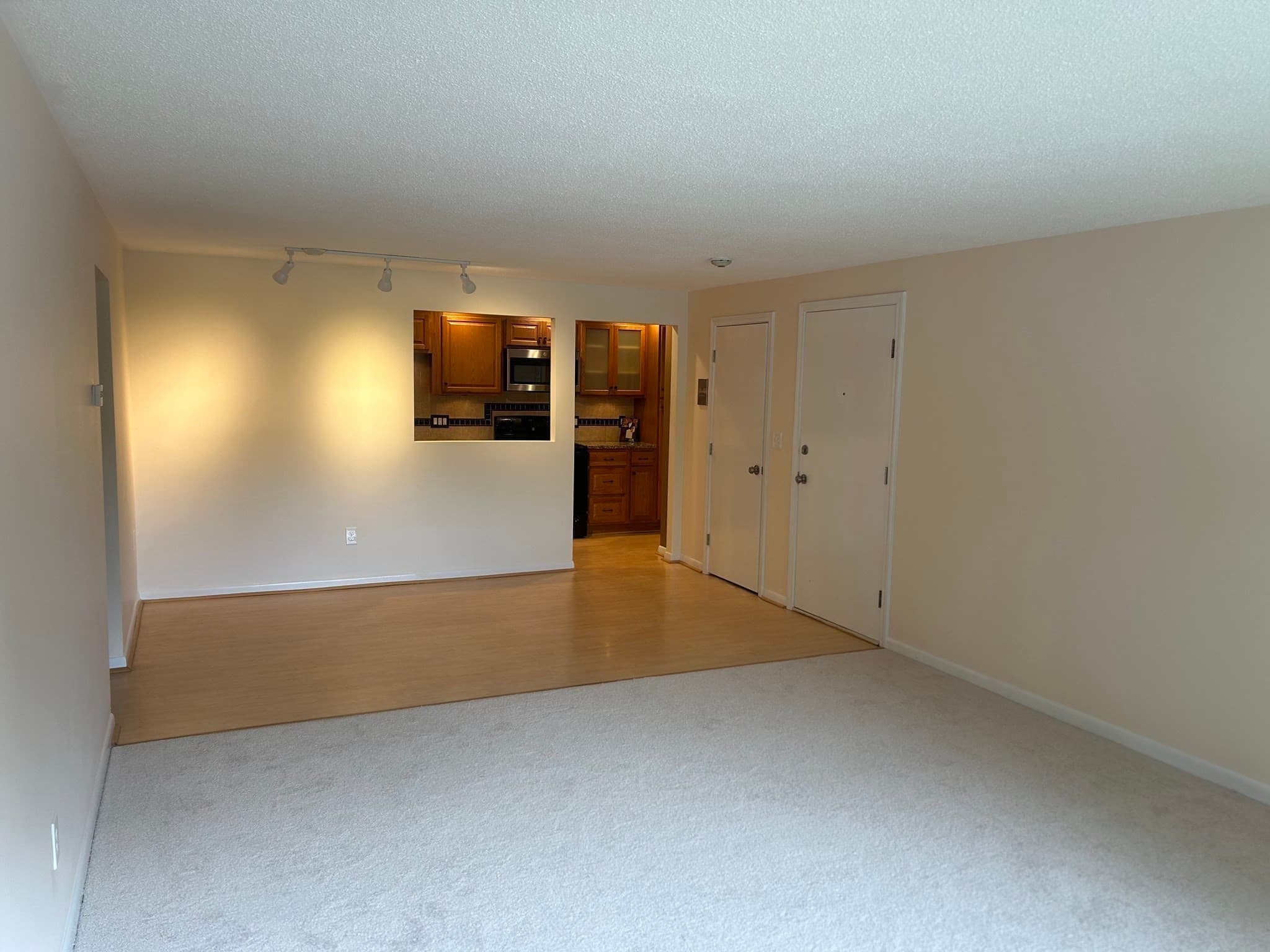 Condominium at 8 Hallmark Gdns # 5, Burlington MA 01803, Burlington, photo 5 of 16