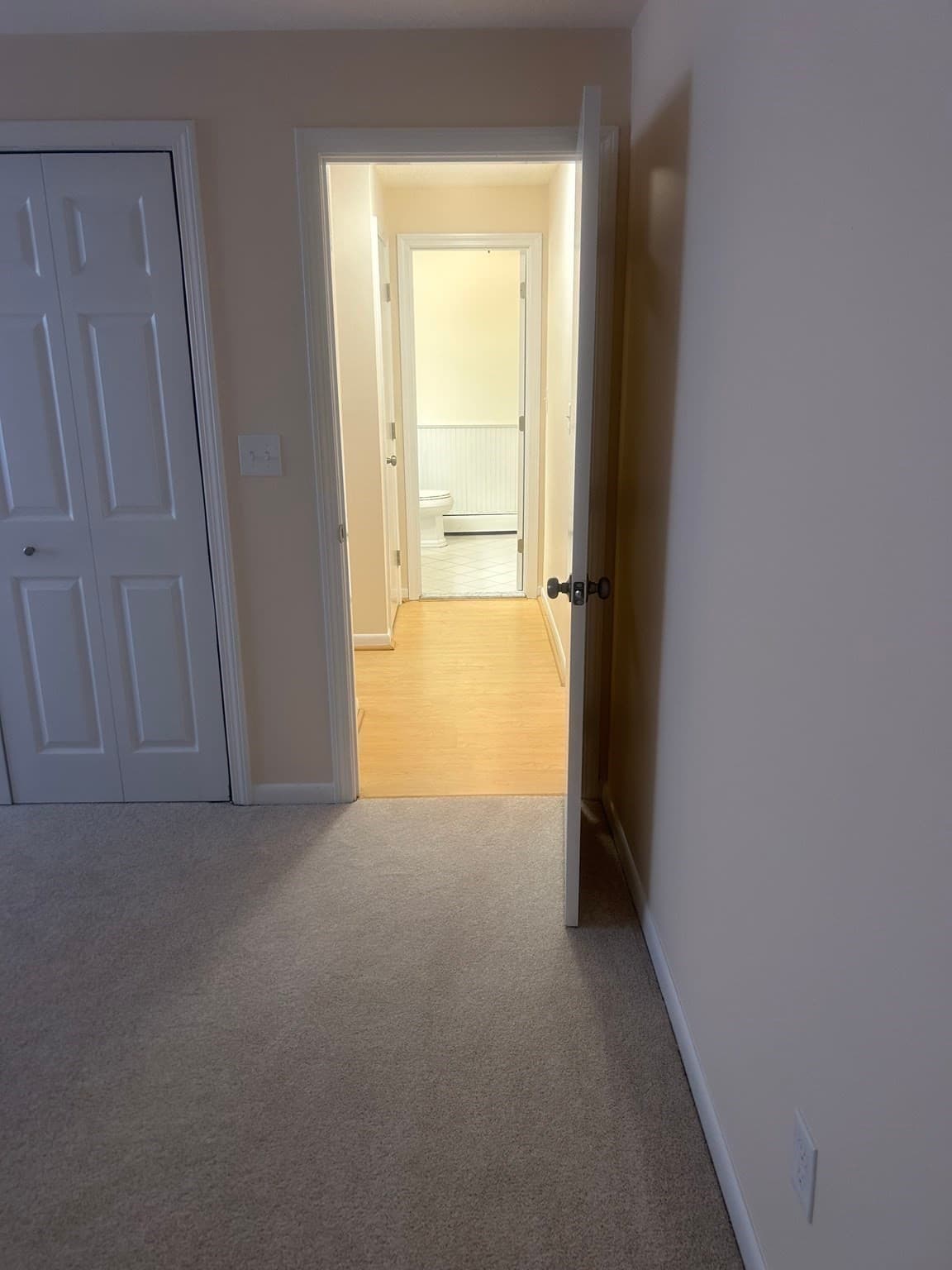 Condominium at 8 Hallmark Gdns # 5, Burlington MA 01803, Burlington, photo 9 of 16