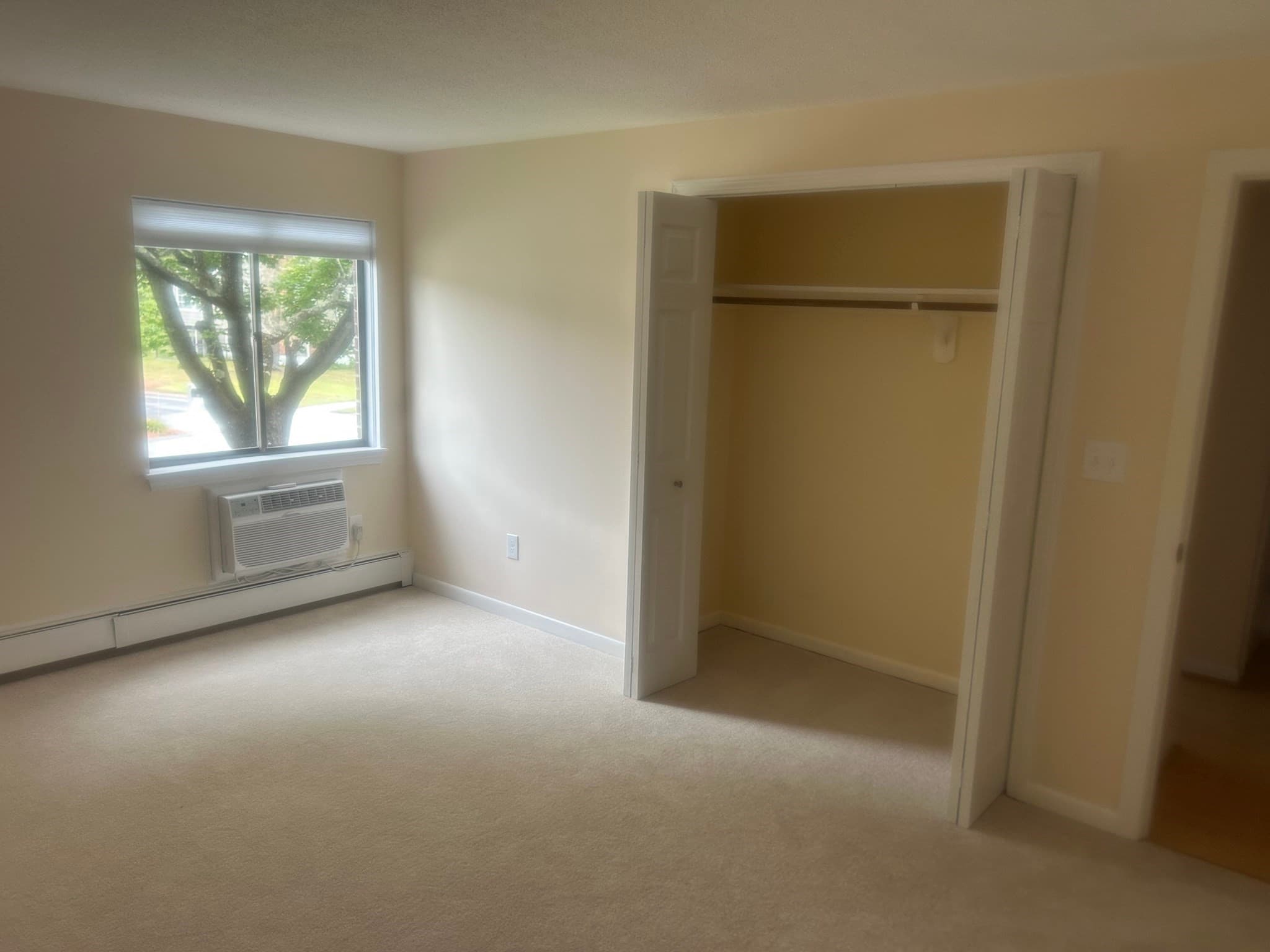 Condominium at 8 Hallmark Gdns # 5, Burlington MA 01803, Burlington, photo 8 of 16