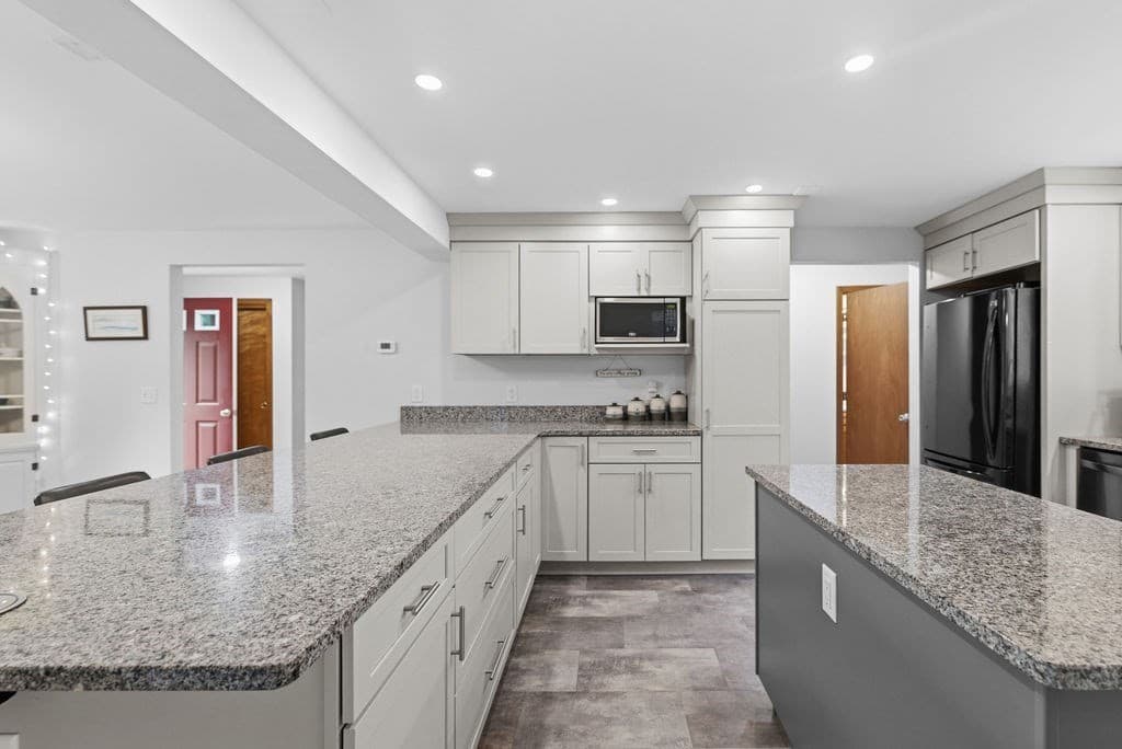 Single Family Residence at 33 Woodland Rd, Rochester MA 02770, Rochester, photo 13 of 41