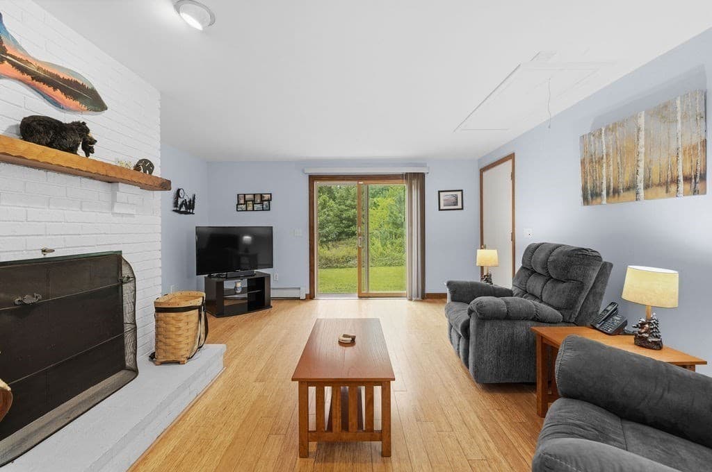 Single Family Residence at 33 Woodland Rd, Rochester MA 02770, Rochester, photo 5 of 41