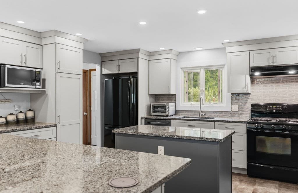 Single Family Residence at 33 Woodland Rd, Rochester MA 02770, Rochester, photo 15 of 41