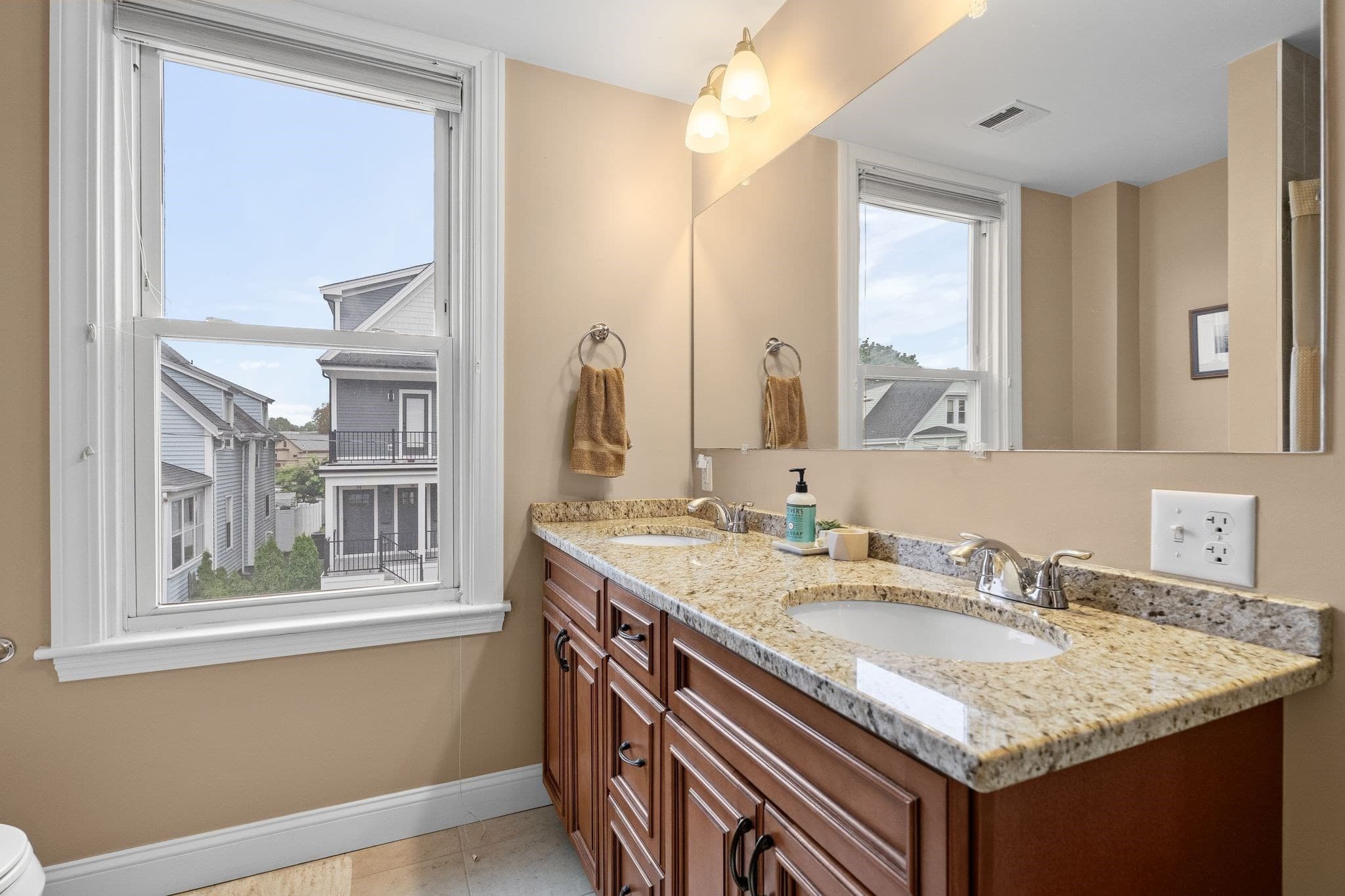 2 Family - 2 Units Up/Down at 33 Cohasset St, Boston MA 02131, Boston, photo 22 of 38