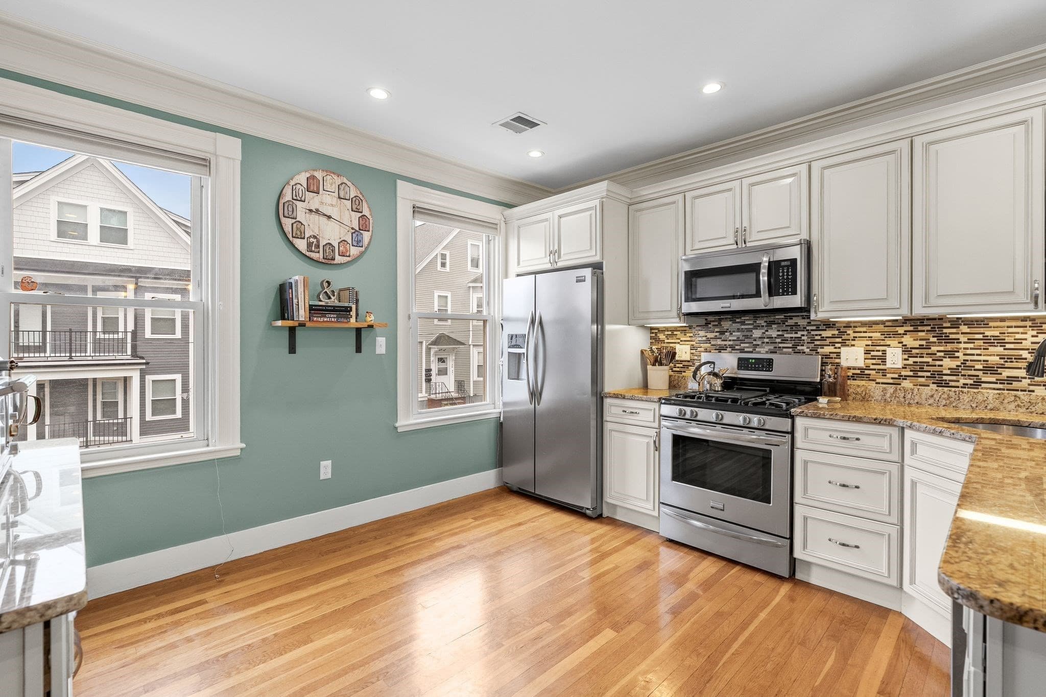 2 Family - 2 Units Up/Down at 33 Cohasset St, Boston MA 02131, Boston, photo 8 of 38