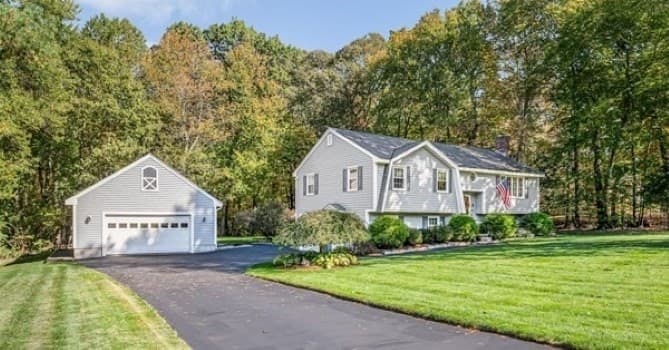 83 Black Oak Lane, Dracut MA 01826
