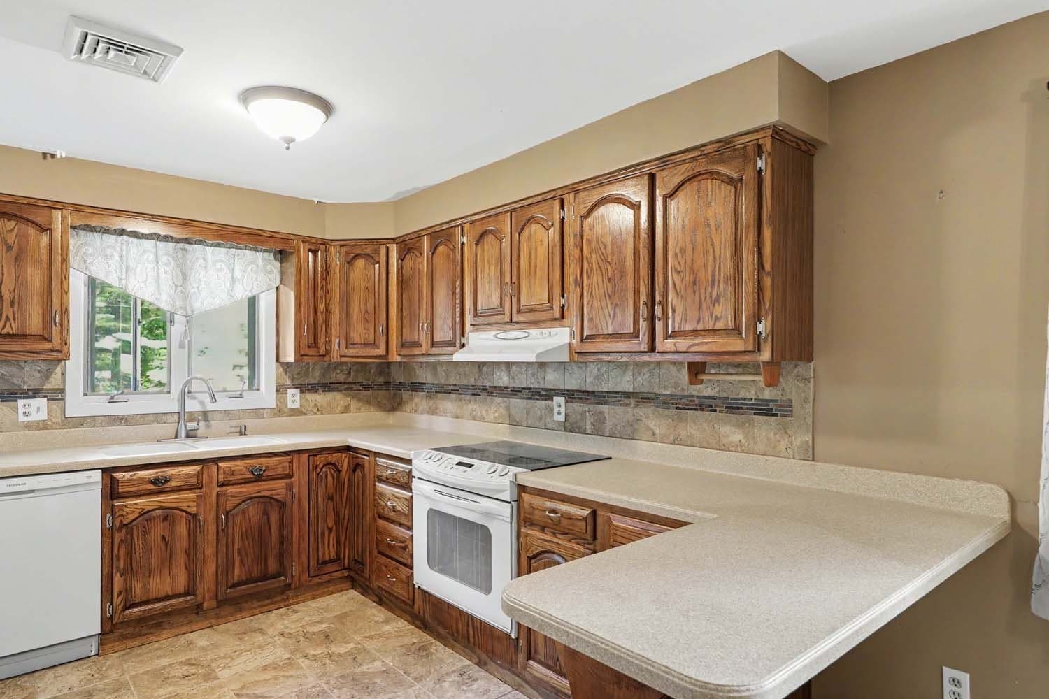 Single Family Residence at 47 Restful Valley Rd, Tiverton RI 02878, Tiverton, photo 12 of 32