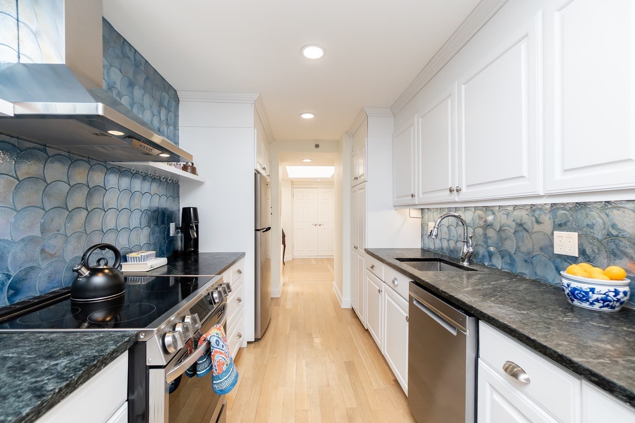 Condominium at 1 Seal Harbor # 916, Winthrop MA 02152, Winthrop, photo 14 of 28