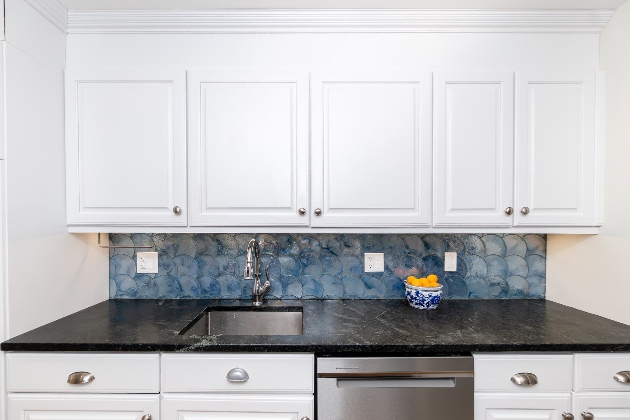 Condominium at 1 Seal Harbor # 916, Winthrop MA 02152, Winthrop, photo 11 of 28