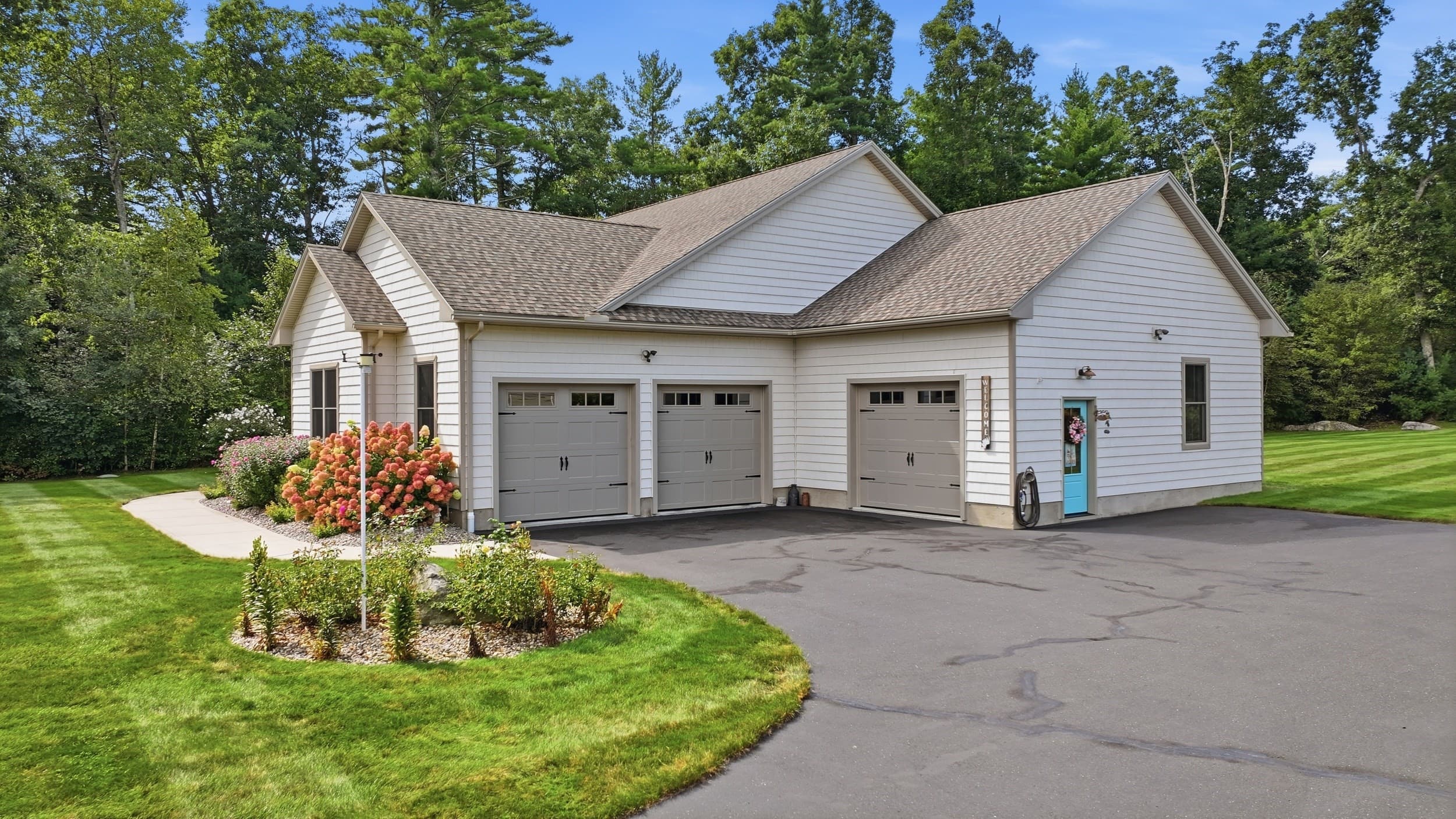 Single Family Residence at 406 N Liberty St, Belchertown MA 01007, Belchertown, photo 3 of 42