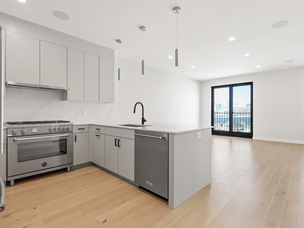 Condominium at 340 West 2nd Street # 17, Boston MA 02127, Boston, photo 8 of 36