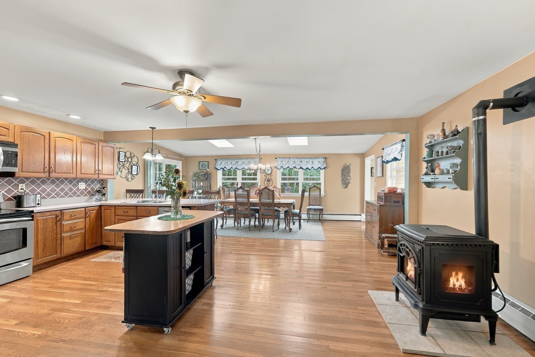 Single Family Residence at 12 Trim Street, Rehoboth MA 02769, Rehoboth, photo 6 of 41