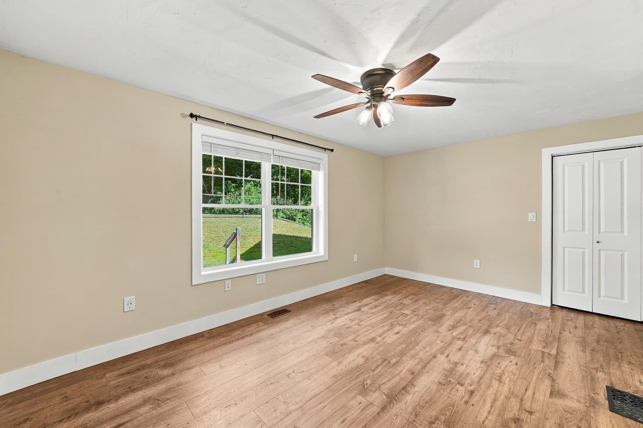 Single Family Residence at 5 Chase Road, Londonderry NH 03053, Londonderry, photo 23 of 42