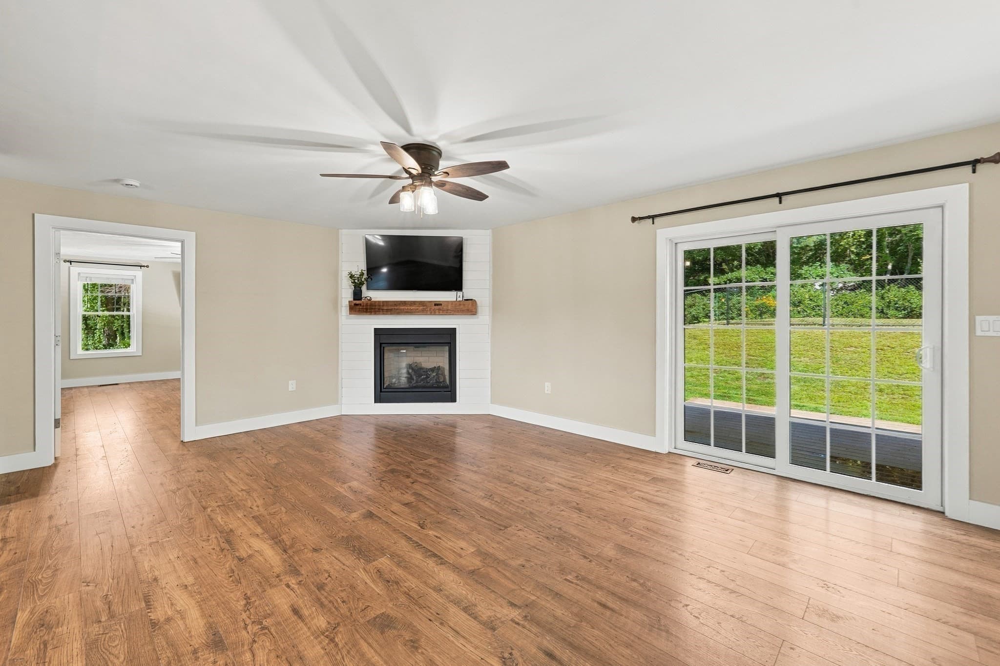 Single Family Residence at 5 Chase Road, Londonderry NH 03053, Londonderry, photo 16 of 42