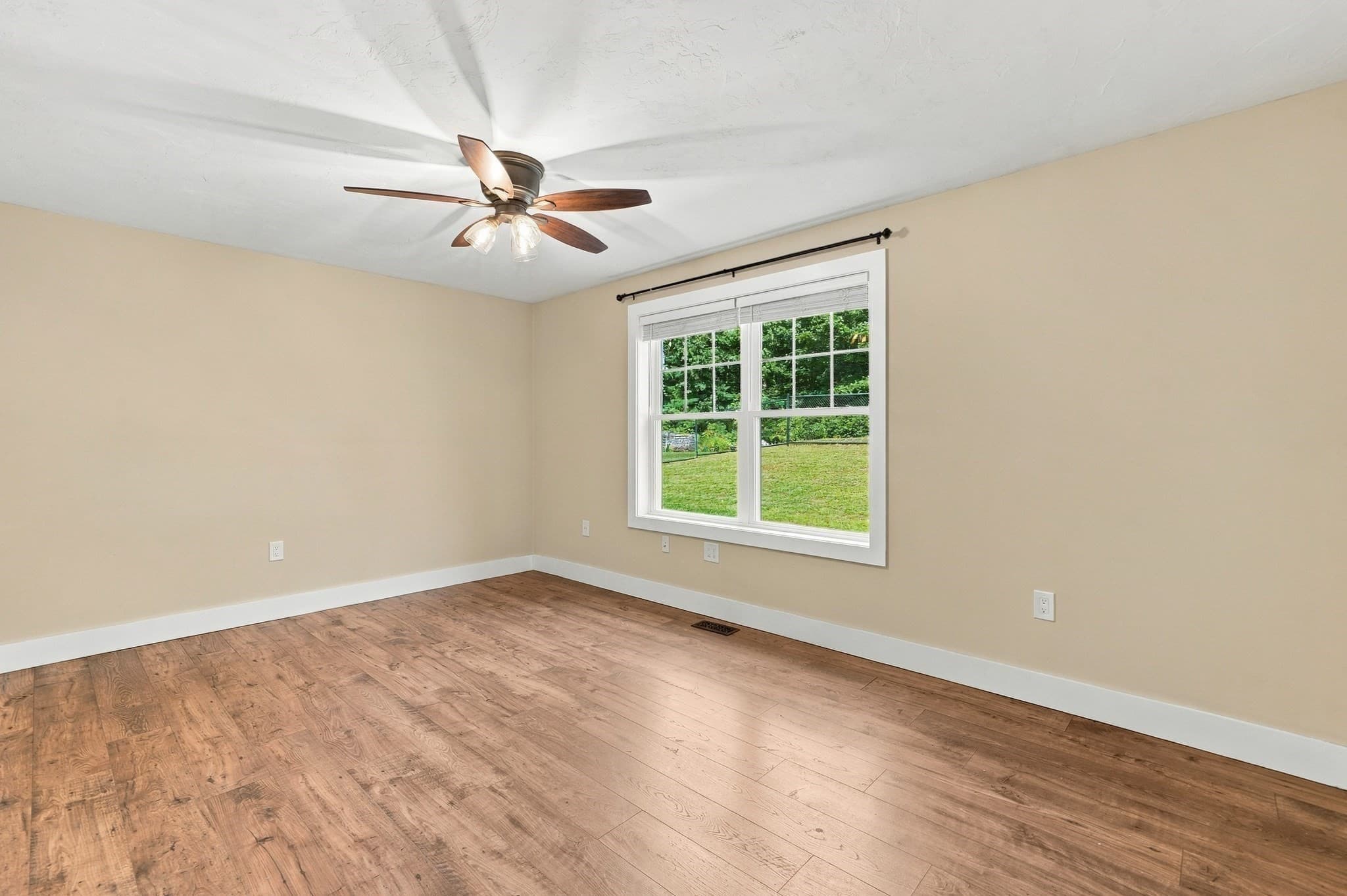 Single Family Residence at 5 Chase Road, Londonderry NH 03053, Londonderry, photo 25 of 42