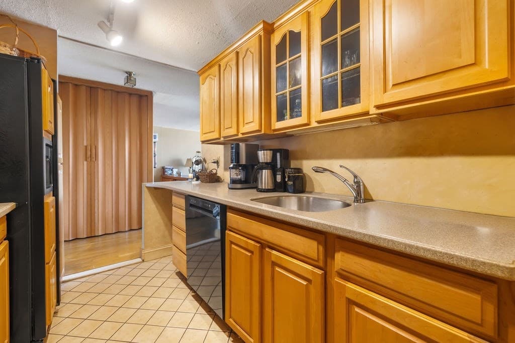 Stock Cooperative at 566 Commonwealth # 708, Boston MA 02215, photo 7 of 30