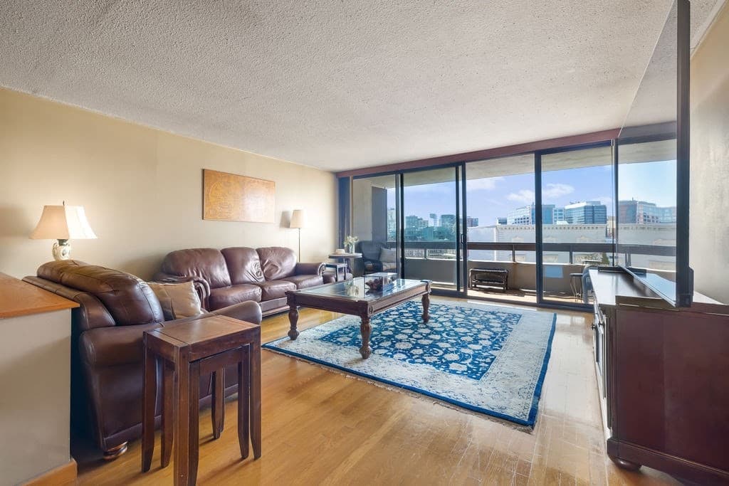 566 Commonwealth # 708, Boston MA 02215