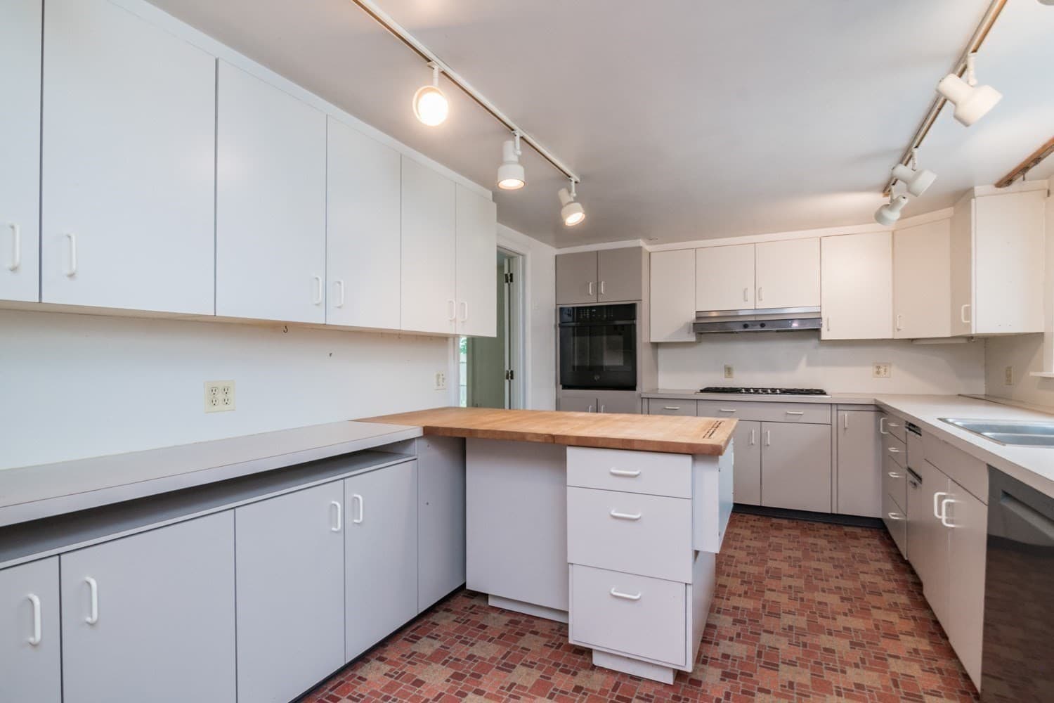 Single Family Residence at 136 Lincoln Avenue, Amherst MA 01002, Amherst, photo 13 of 36