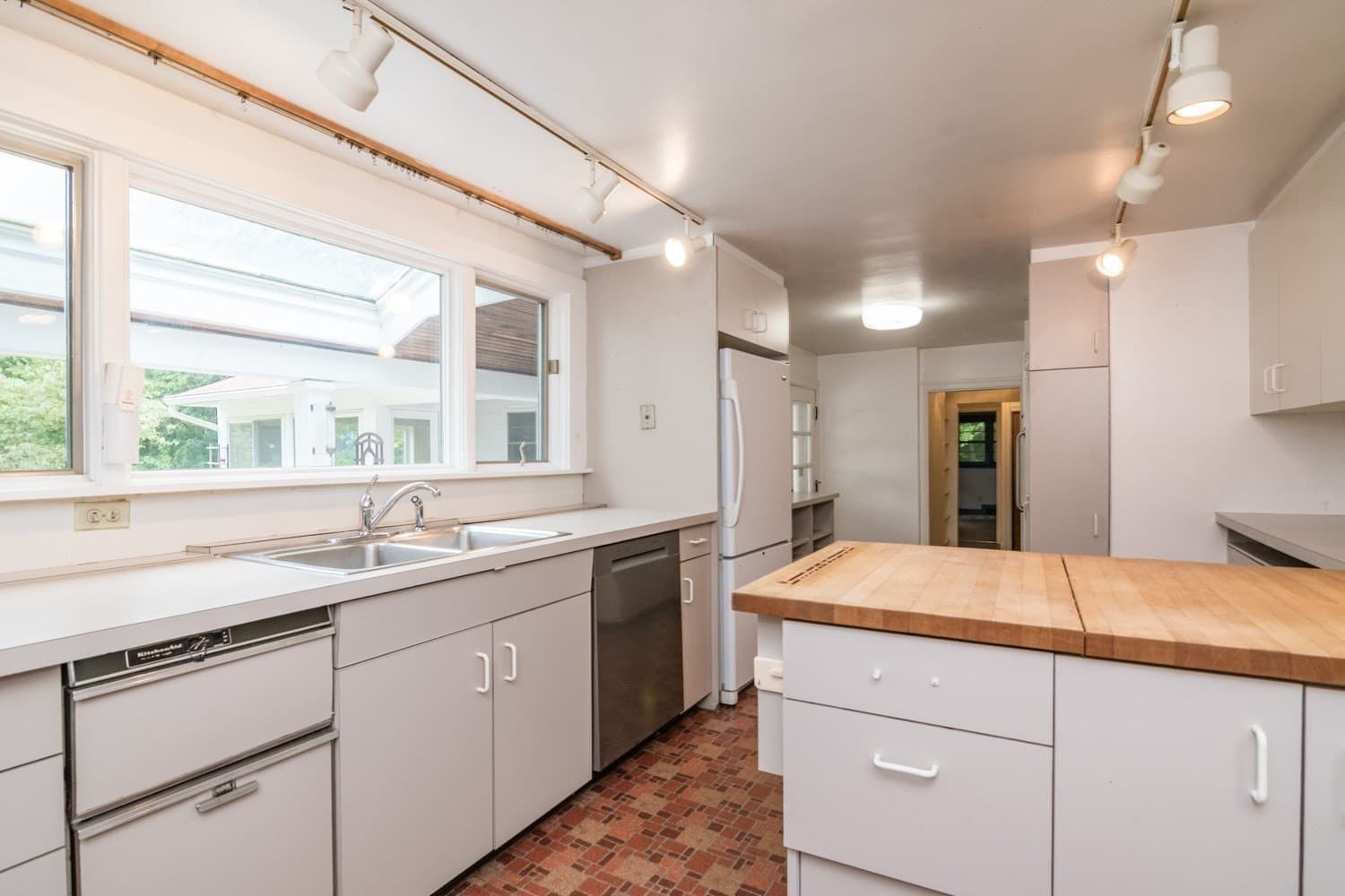 Single Family Residence at 136 Lincoln Avenue, Amherst MA 01002, Amherst, photo 11 of 36
