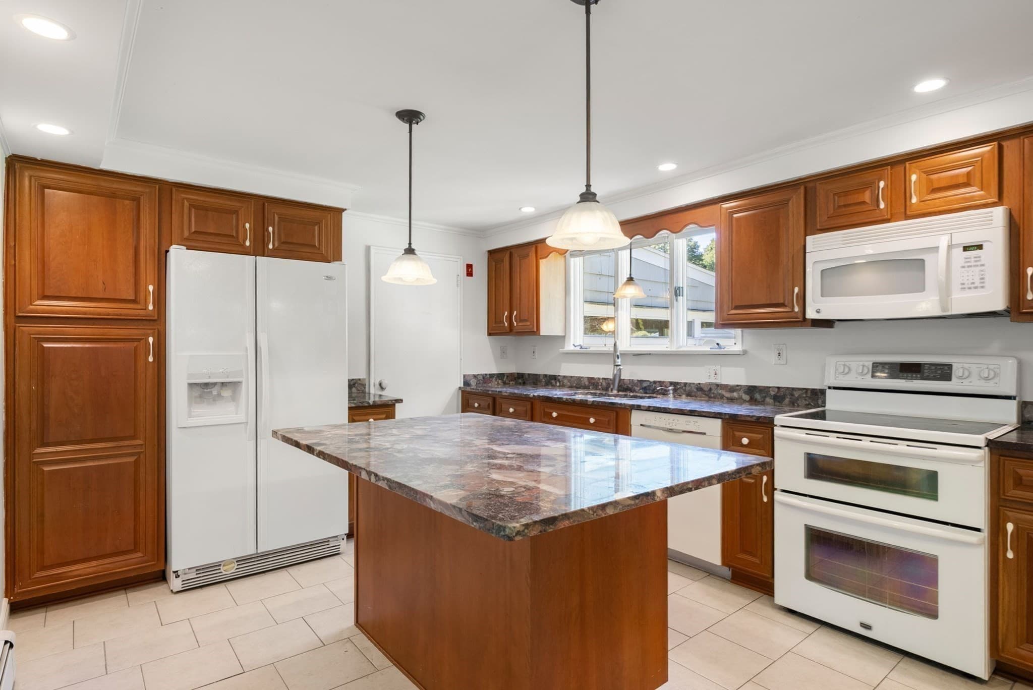 Single Family Residence at 4 Carson Rd, Woburn MA 01801, Woburn, photo 17 of 33