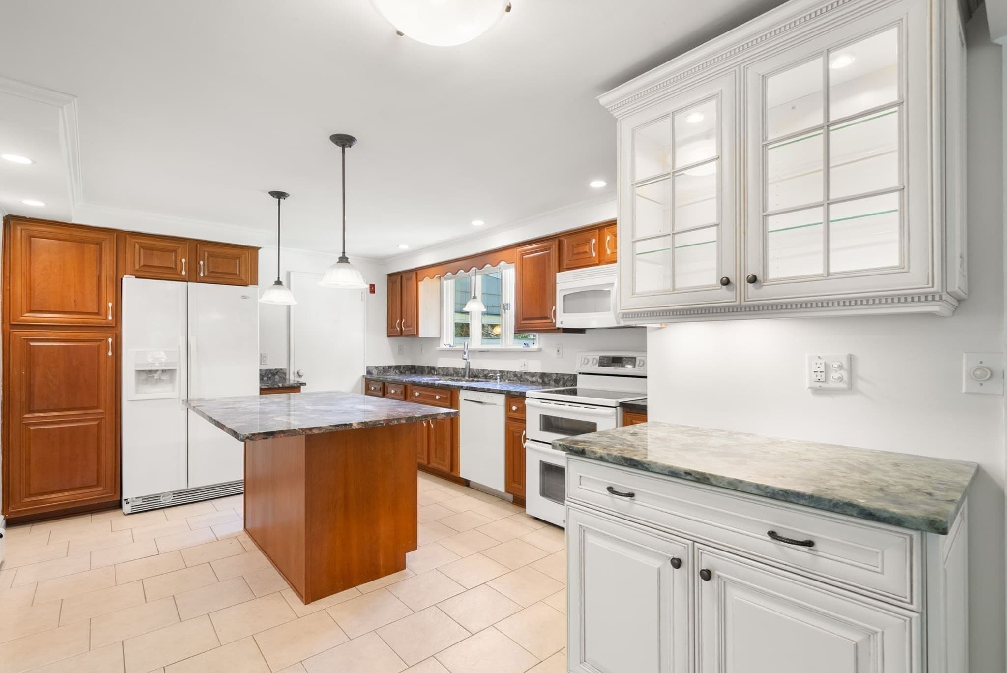 Single Family Residence at 4 Carson Rd, Woburn MA 01801, Woburn, photo 16 of 33