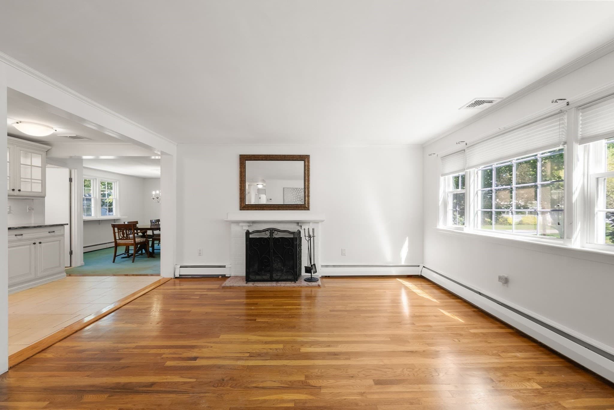 Single Family Residence at 4 Carson Rd, Woburn MA 01801, Woburn, photo 4 of 33