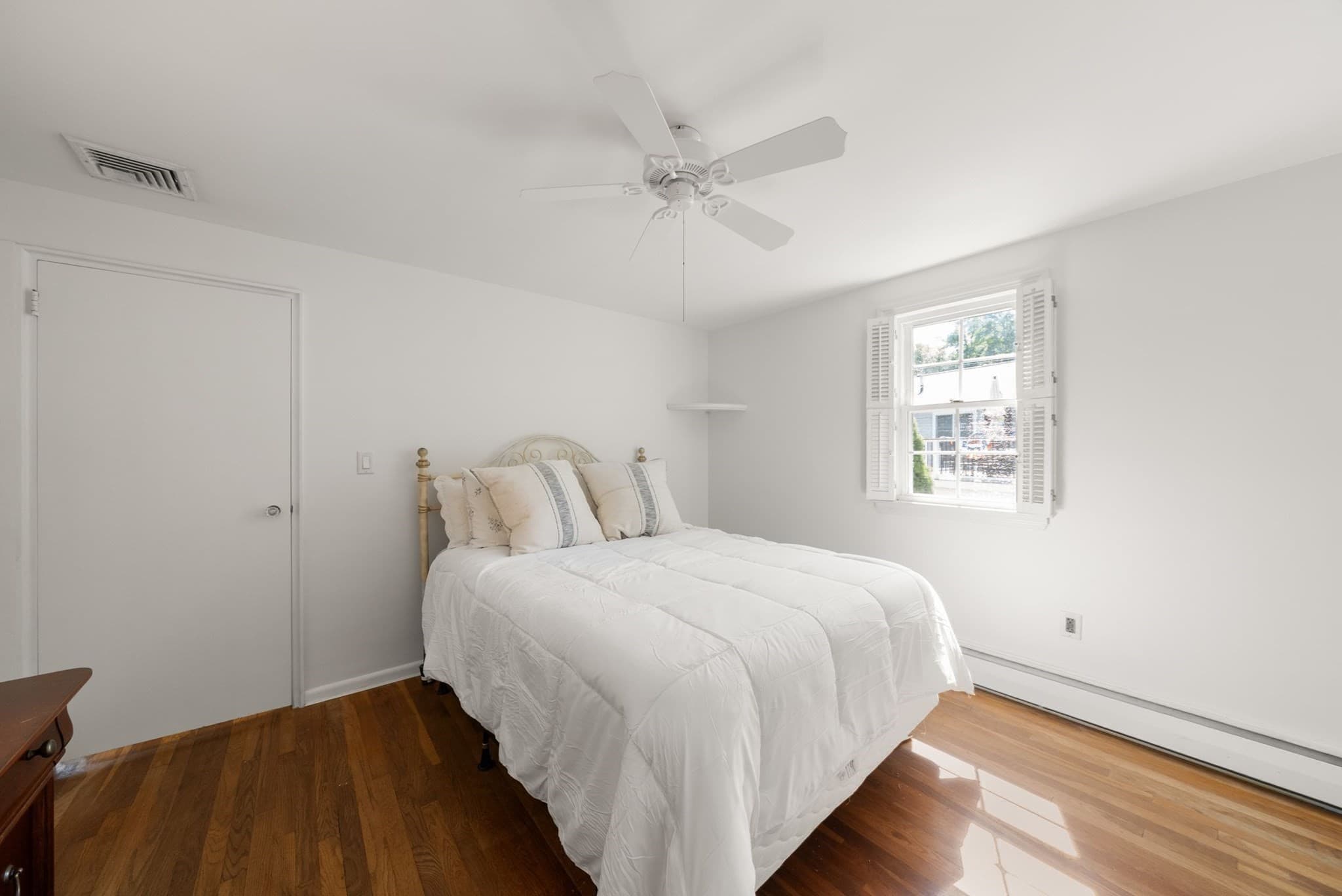 Single Family Residence at 4 Carson Rd, Woburn MA 01801, Woburn, photo 8 of 33