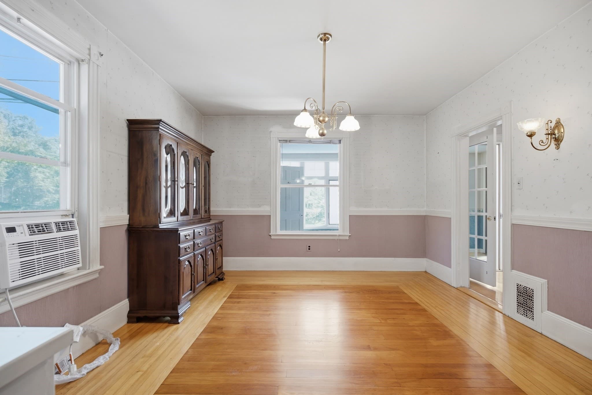 Single Family Residence at 262 Essex St, Swampscott MA 01907, Swampscott, photo 13 of 38