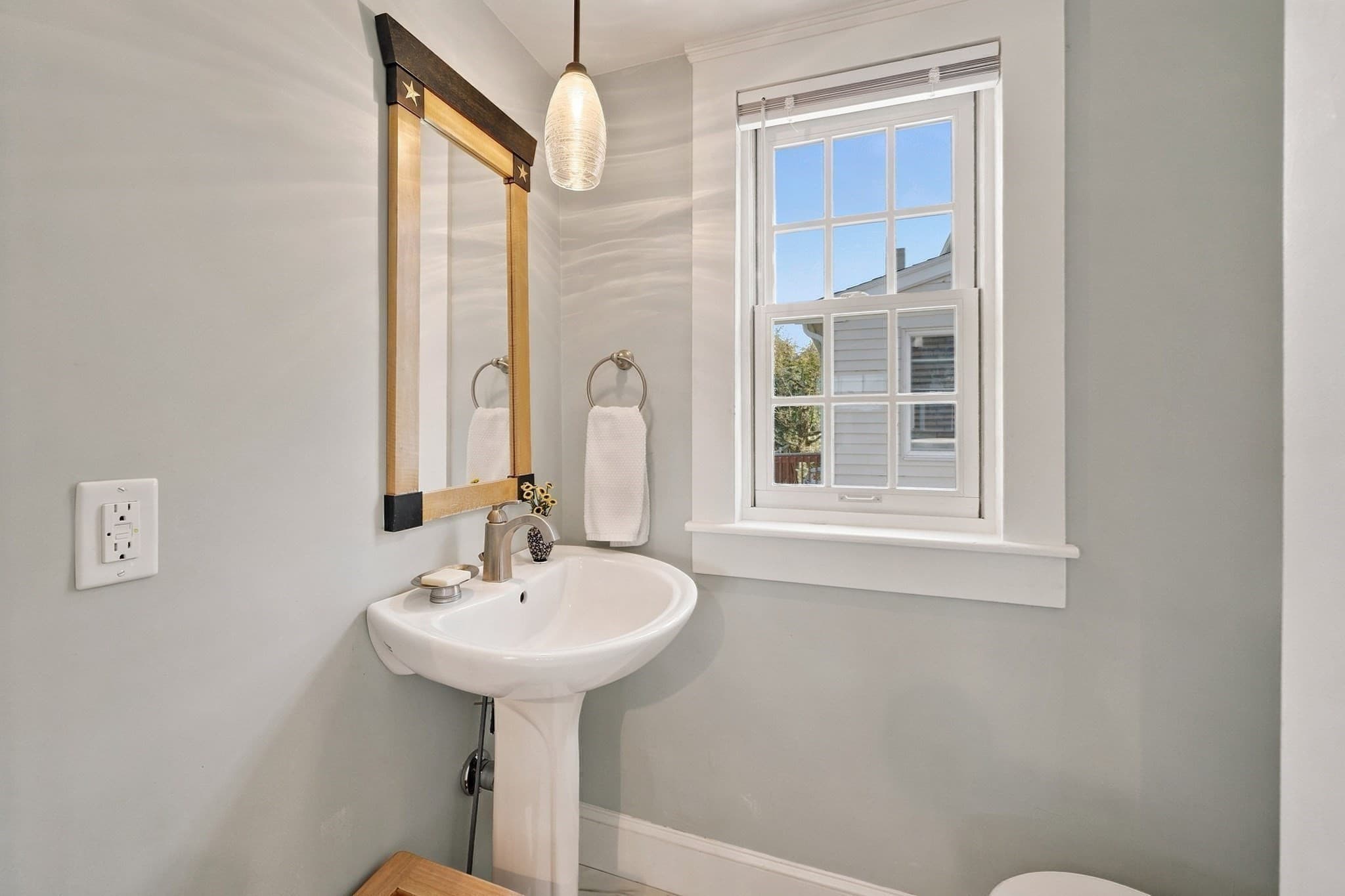 Single Family Residence at 1 Old Colony Rd, Hull MA 02045, Hull, photo 20 of 41