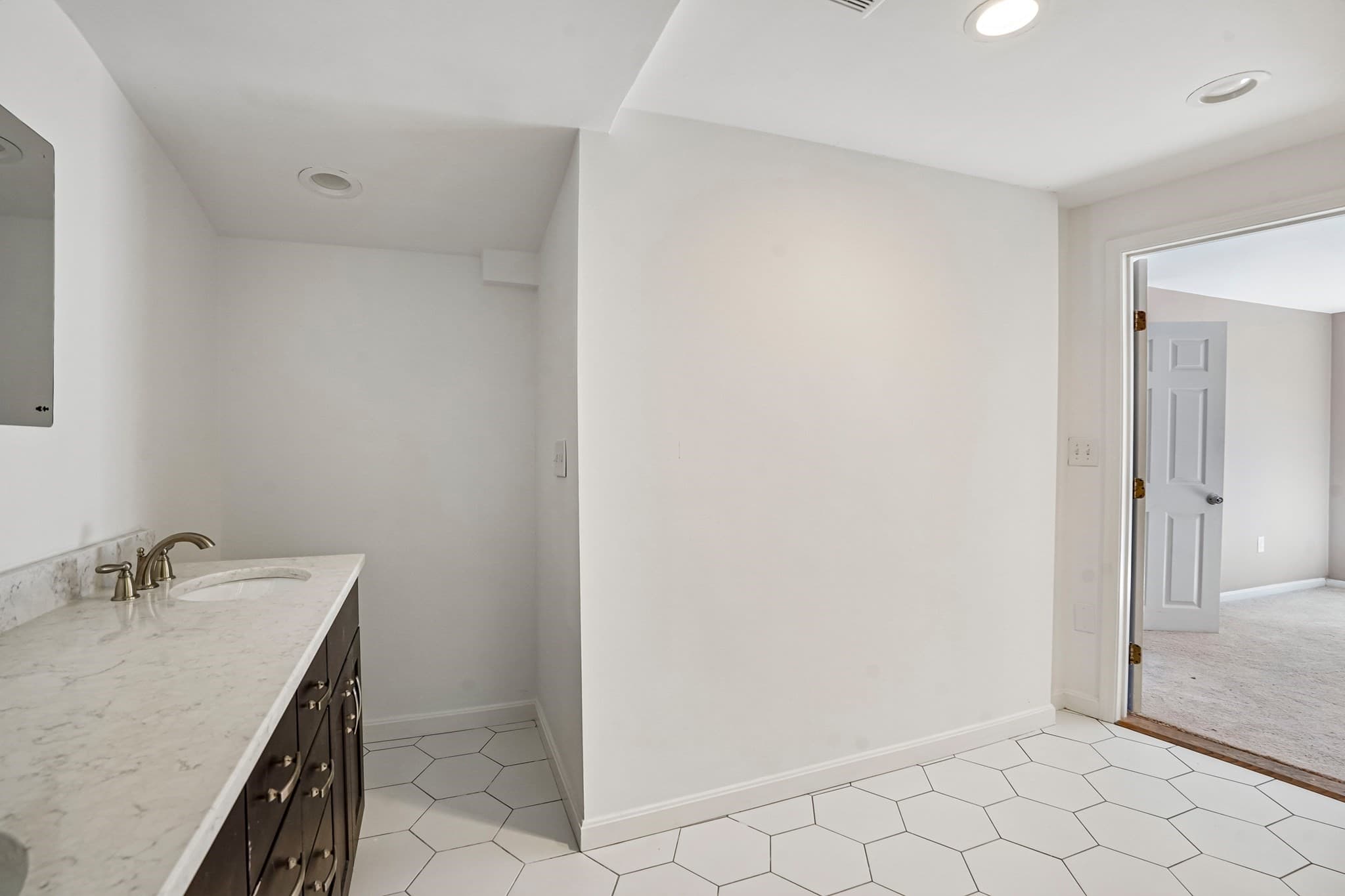 Single Family Residence at 7 Nirvana Dr, Saugus MA 01906, Saugus, photo 26 of 28
