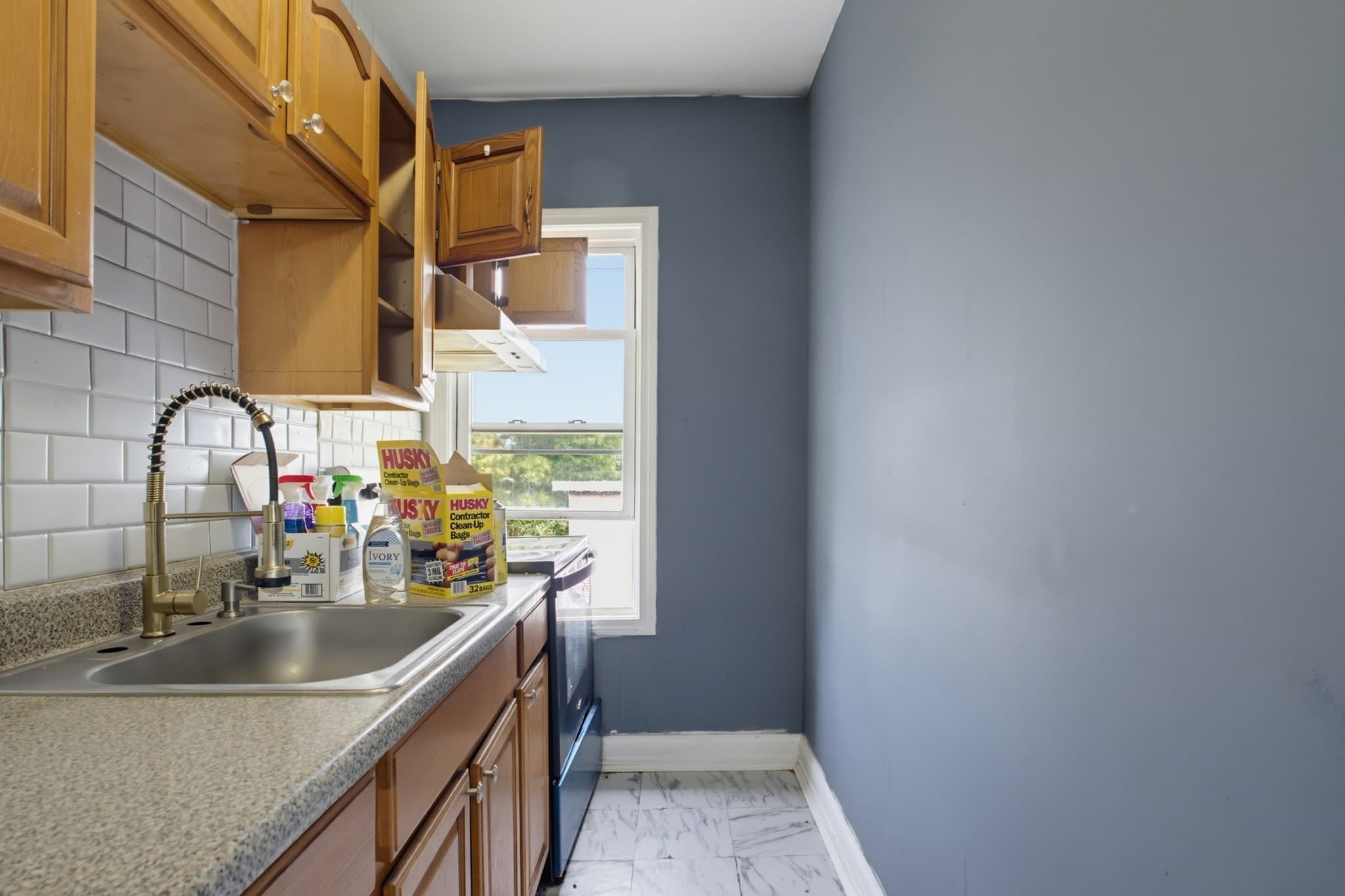 3 Family at 211 Weld St, New Bedford MA 02740, New Bedford, photo 18 of 31