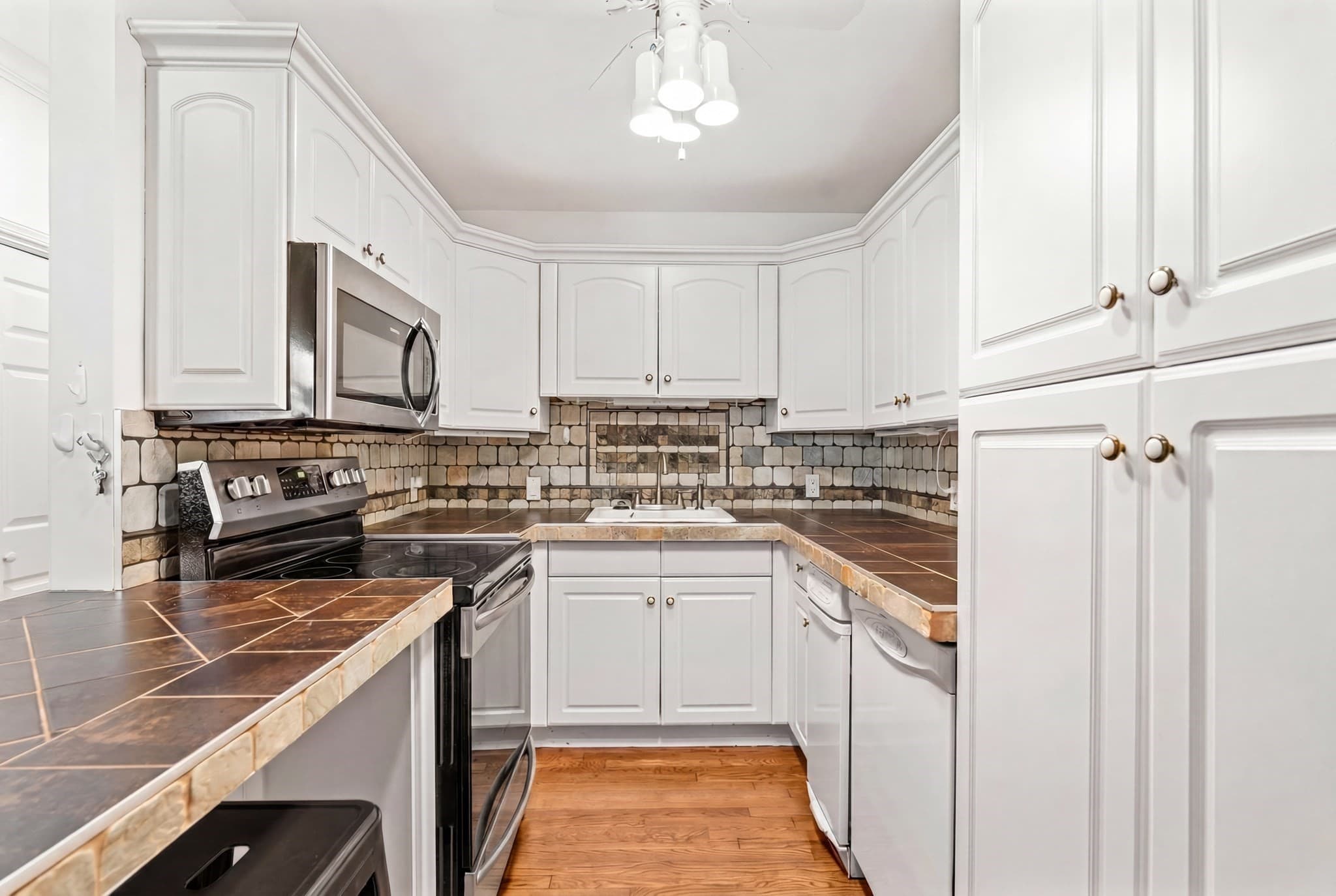 Condominium at 617 Massachusetts Ave # 1A, Boston MA 02118, photo 7 of 14