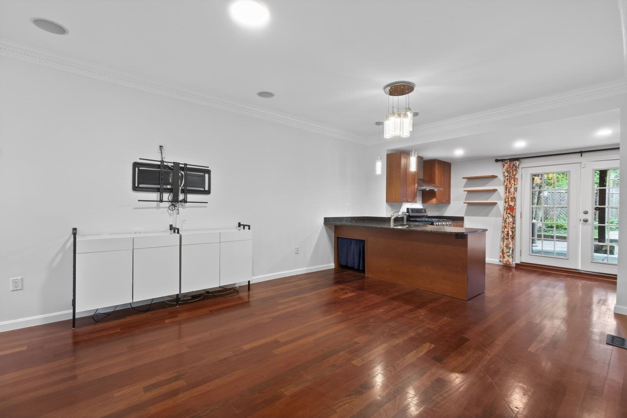 Condominium at 102 Old Harbor Street # A, Boston MA 02127, Boston, photo 6 of 36