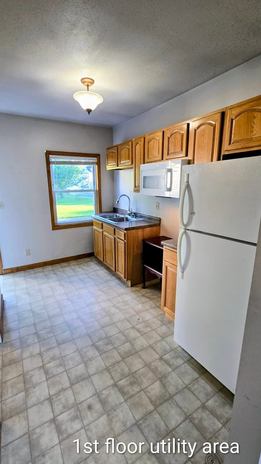 Multi Family at 96-98 Walnut St, Agawam MA 01001, photo 6 of 29