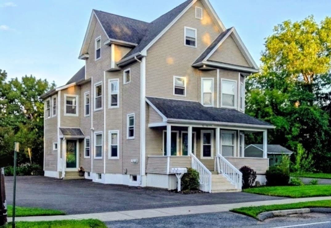 96-98 Walnut St, Agawam MA 01001