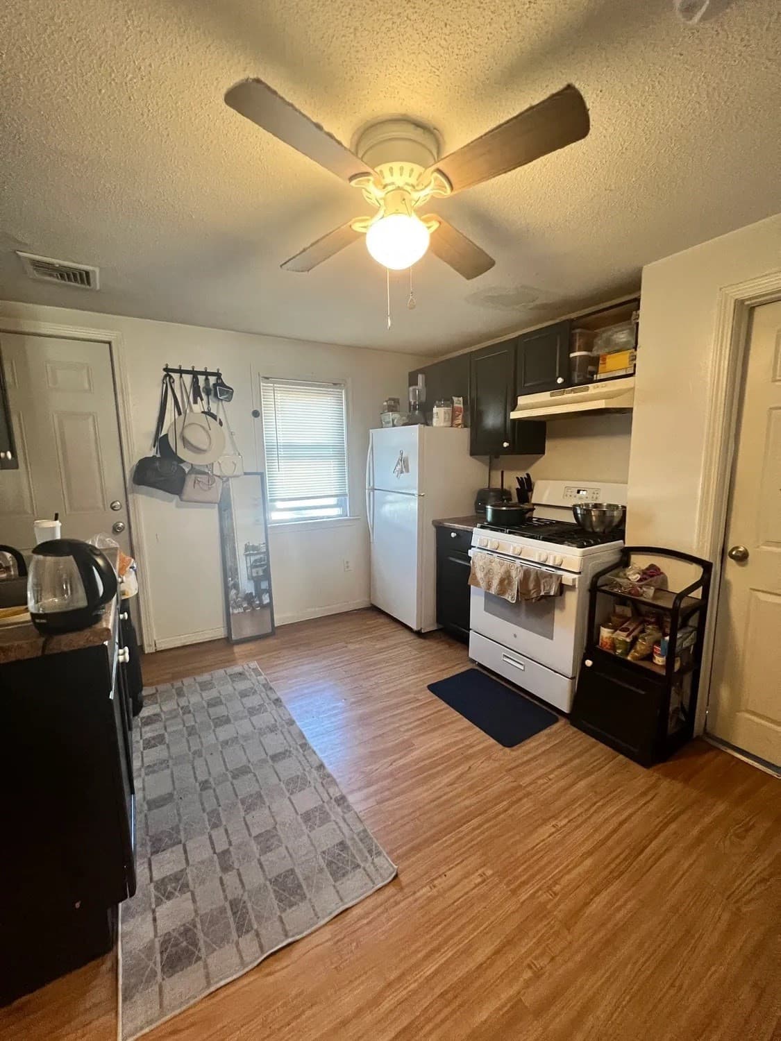 5-9 Family at 52 Willie Street, Lowell MA 01854, Lowell, photo 10 of 17
