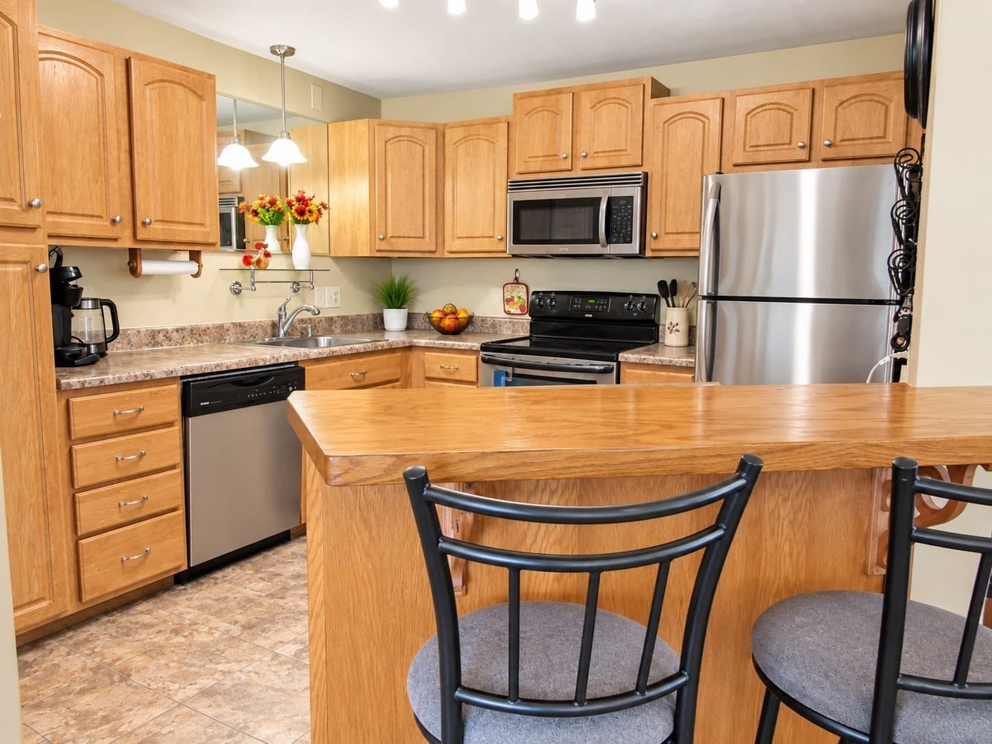 Condominium at 24 Magnolia St # 11, Attleboro MA 02703, Attleboro, photo 9 of 15