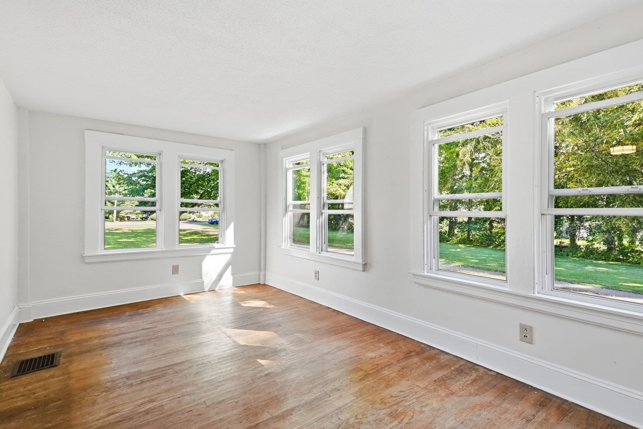 Single Family Residence at 217 N Maple St, Enfield CT 06082, photo 9 of 41