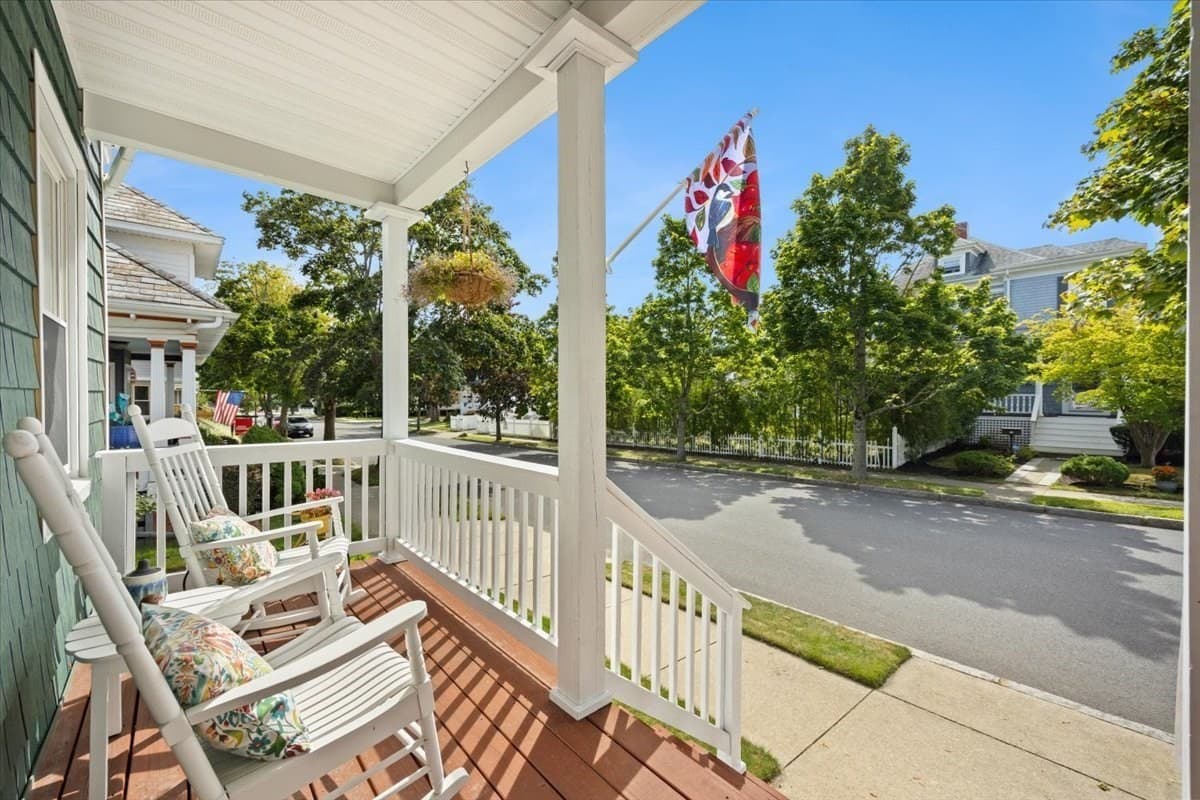 Single Family Residence at 287 Wood St, New Bedford MA 02745, New Bedford, photo 6 of 38