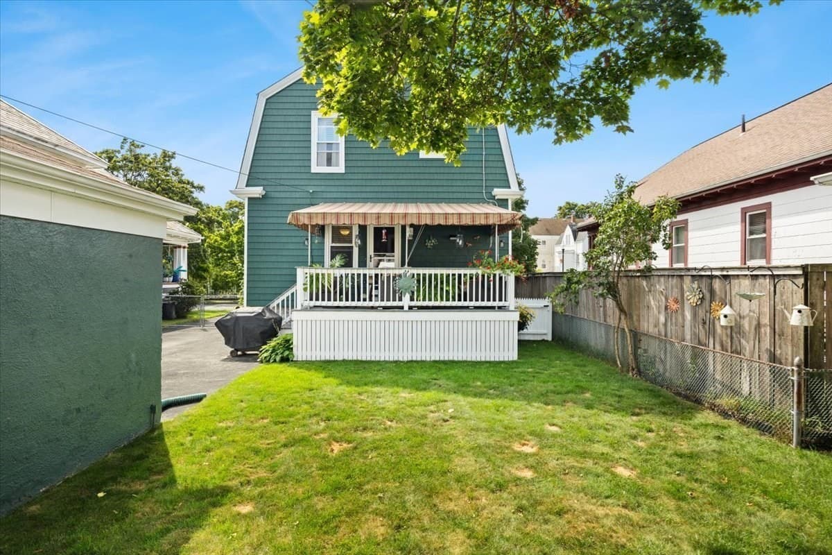 Single Family Residence at 287 Wood St, New Bedford MA 02745, New Bedford, photo 12 of 38