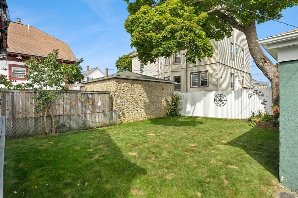 Single Family Residence at 287 Wood St, New Bedford MA 02745, New Bedford, photo 9 of 38