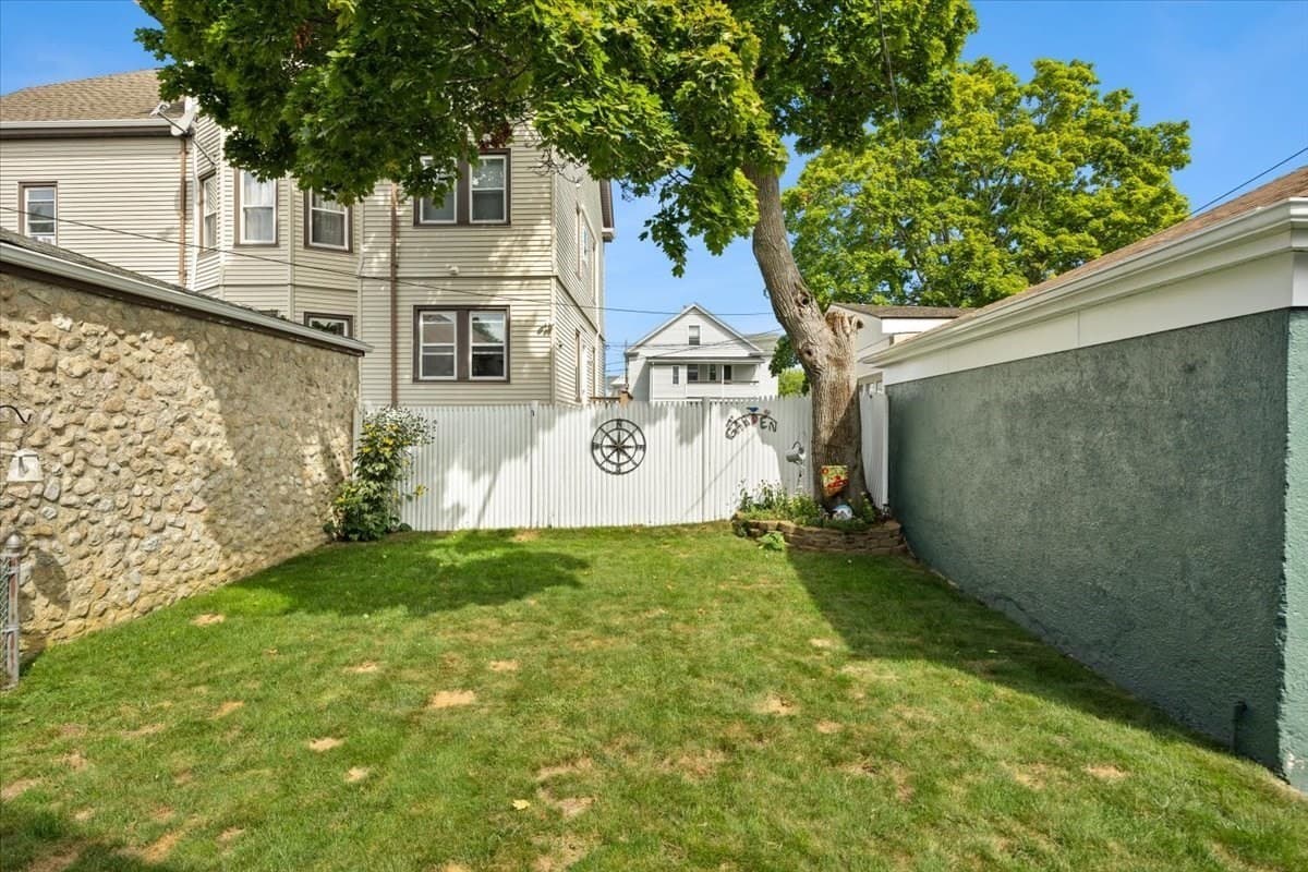 Single Family Residence at 287 Wood St, New Bedford MA 02745, New Bedford, photo 10 of 38